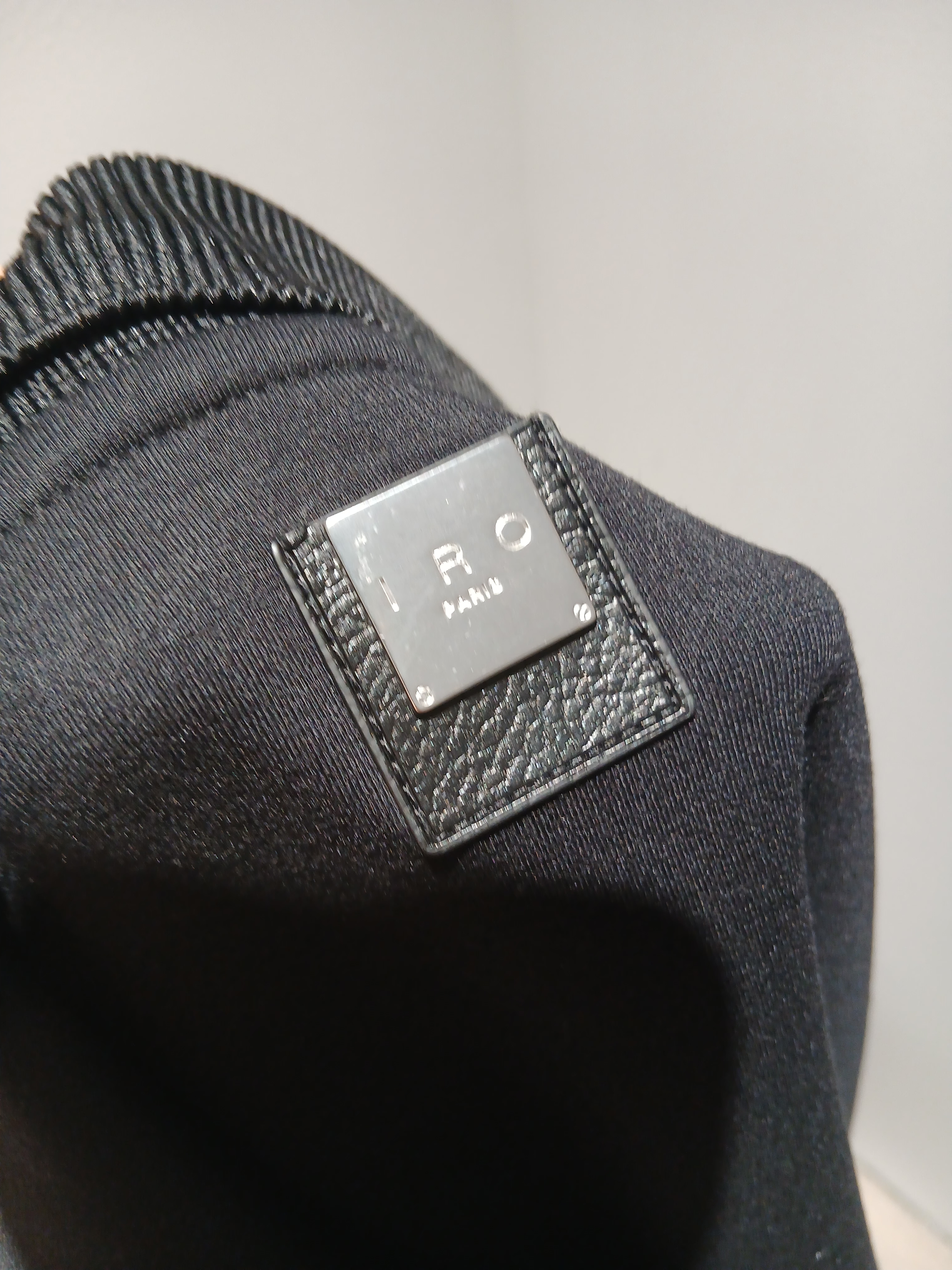 Iro Evasion Oversized Collar Short Sleeve Cushion T-Shirt Black, IRO Vibrio Banding Color-Block Long Bermuda Shorts Black 착용 스타일 - 4
