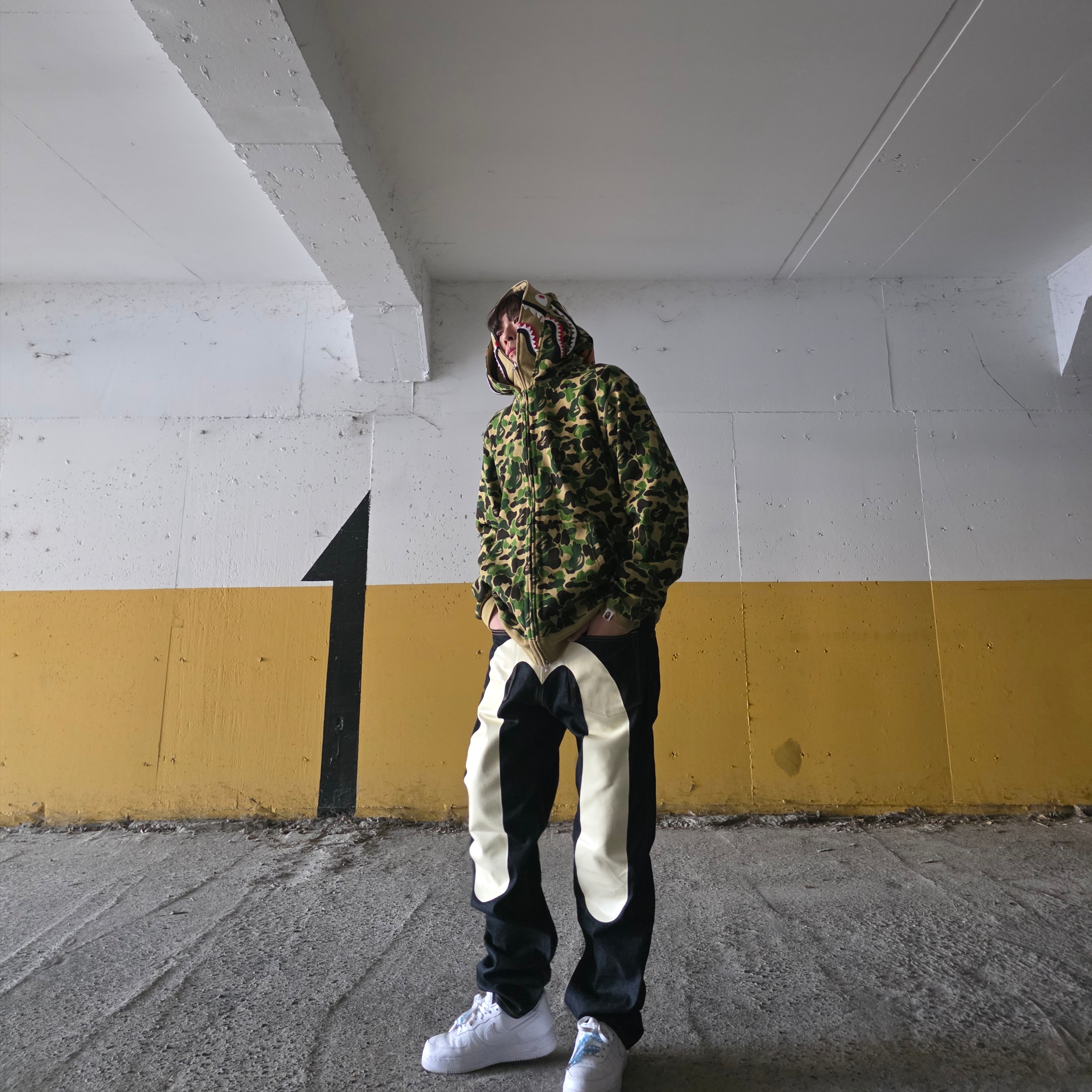 BAPE ABC Camo Double Shark Full Zip Hoodie Green, Evisu Daicock Print Baggy Jeans #2000 Ecru 착용 스타일 - 2