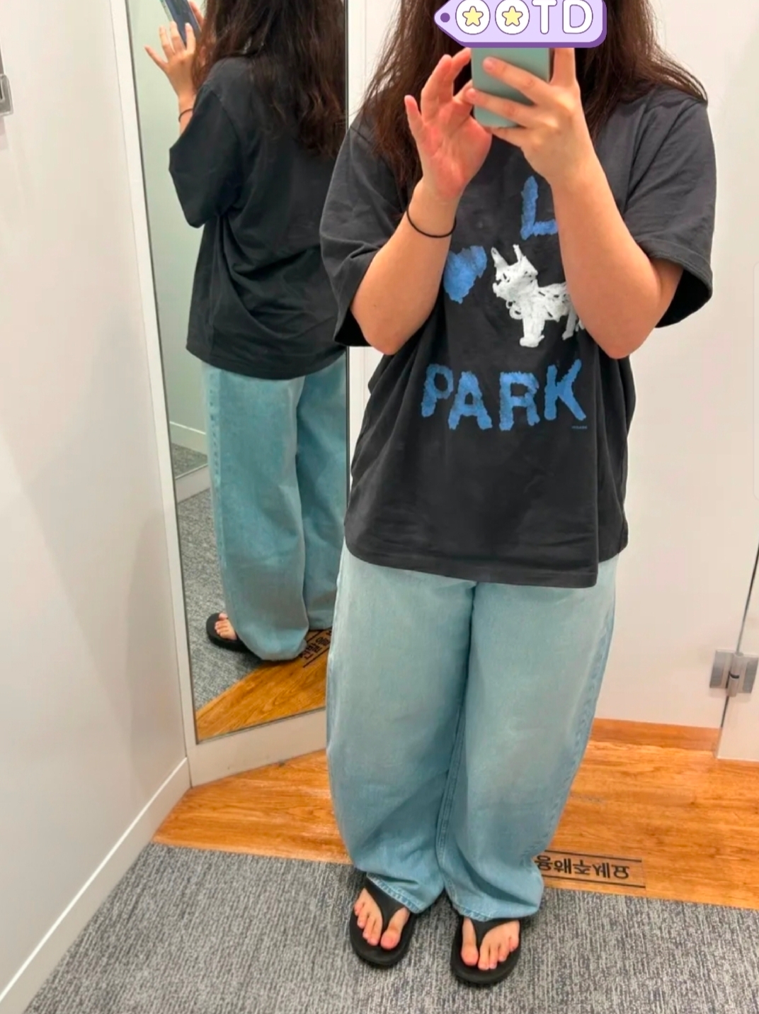 (W) Low Classic Love Park T-Shirt Charcoal 착용 스타일
