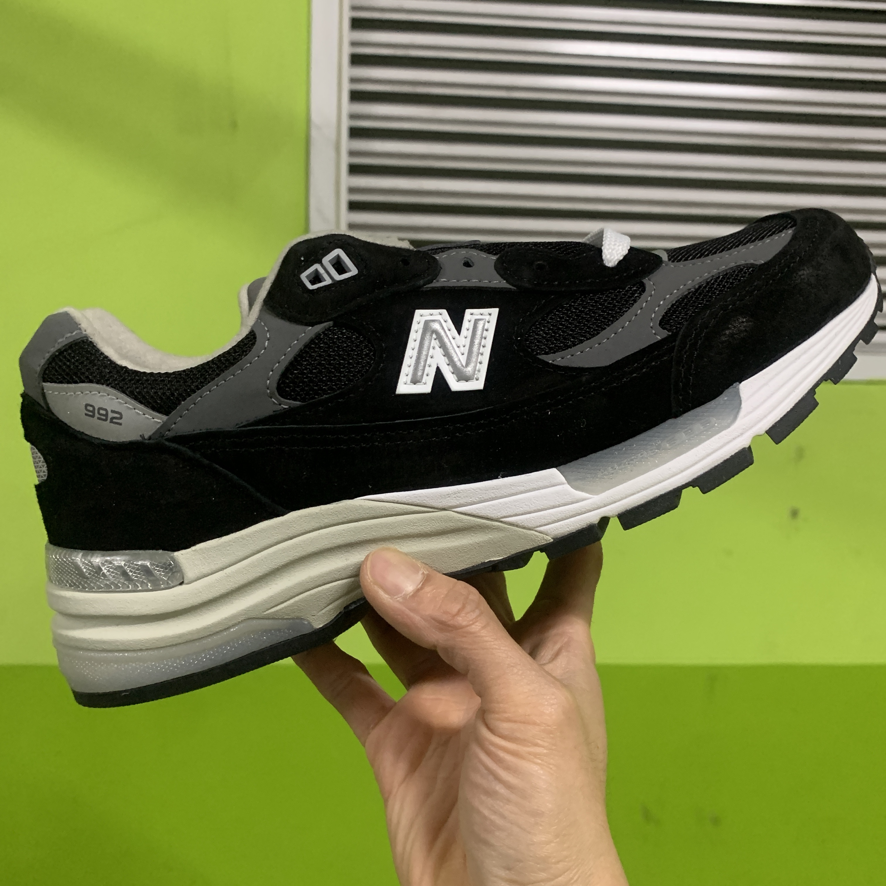 New Balance 992 Made in USA Core Black Grey 착용 스타일