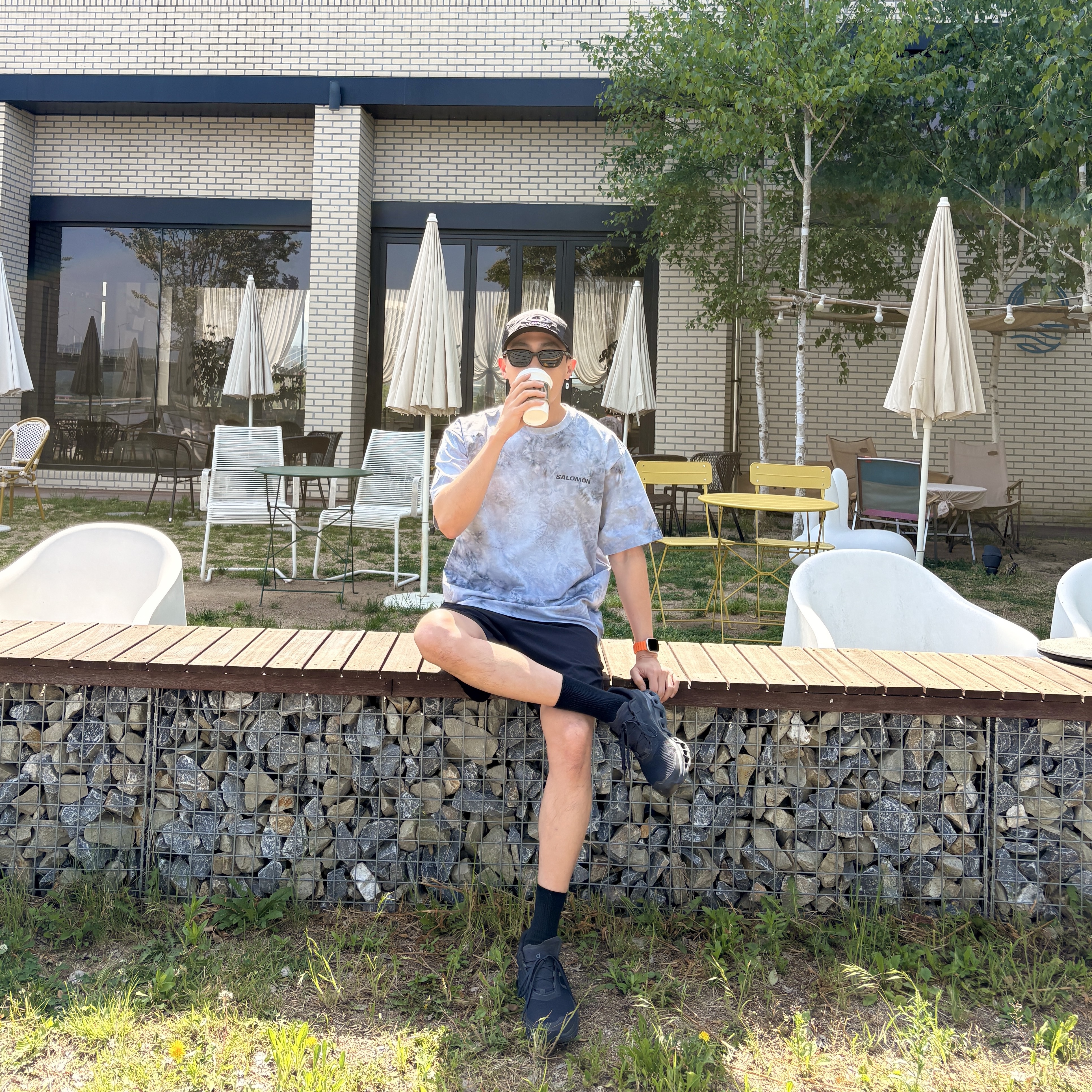 Salomon Link Camp Cap Black, Salomon Dynamic Run Short SleeveTee Melange Grey 착용 스타일 - 5