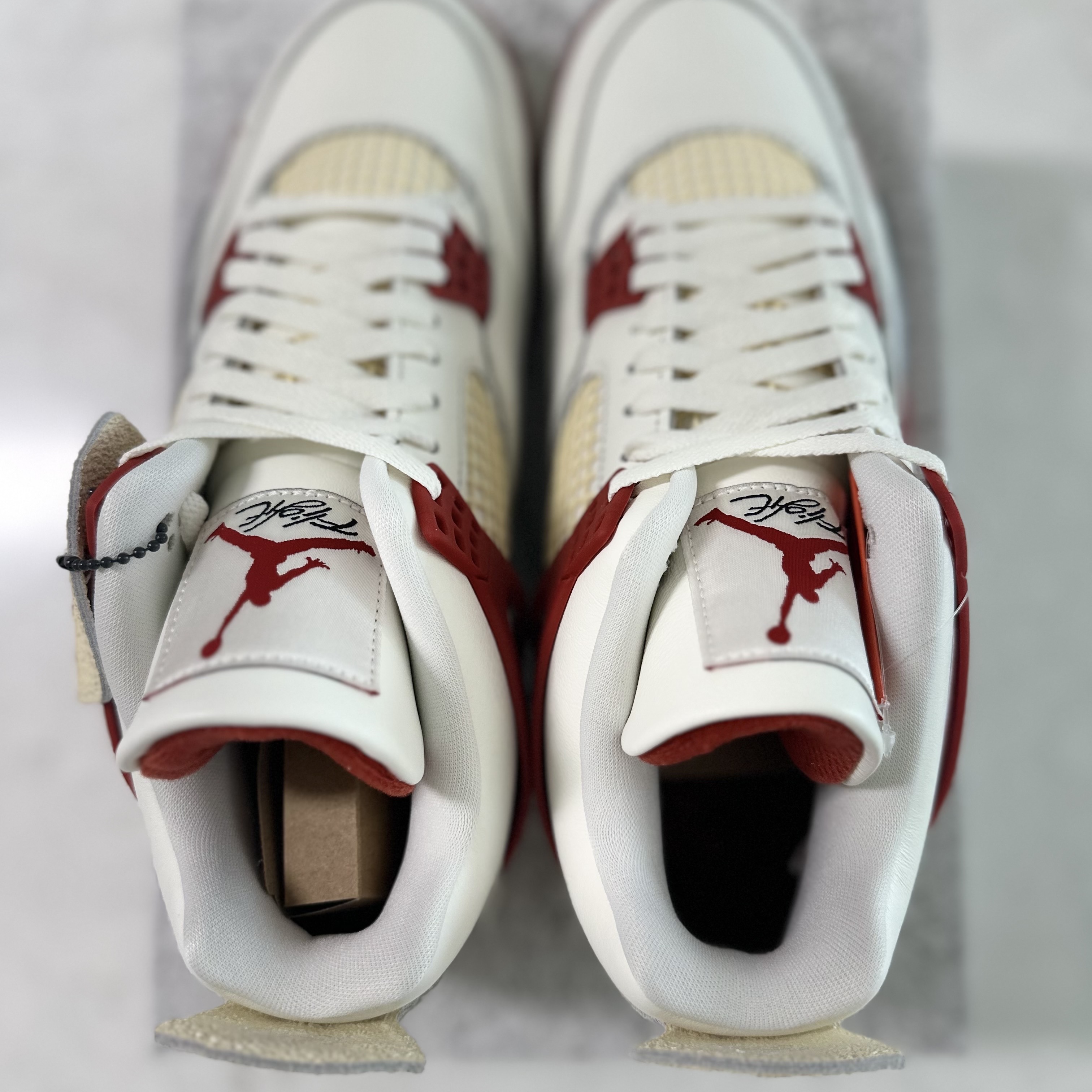 Jordan 4 x Nigel Sylvester Retro OG Brick After Brick 착용 스타일 - 3
