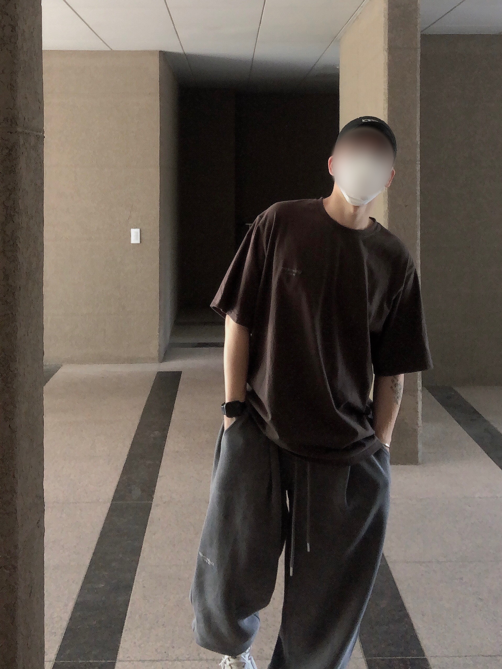 Undermycar Mu.03 Anti Fxxking Logo Play Oversized Sweat Jogger Pigment Gray 착용 스타일 - 1