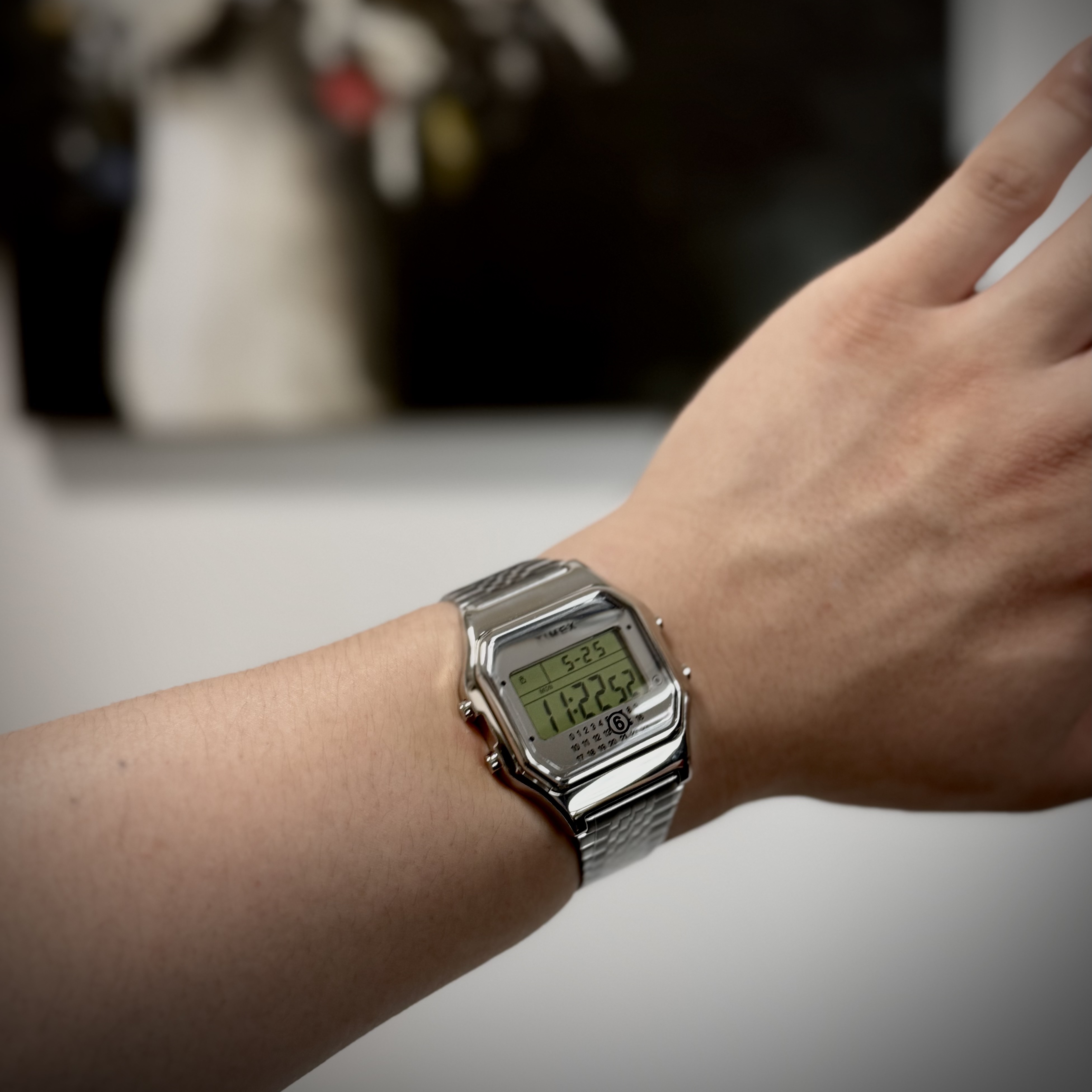 Timex x MM6 Maison Margiela T80 Gift Set w/ Extra Bracelet Stainless Steel 착용 스타일 - 1