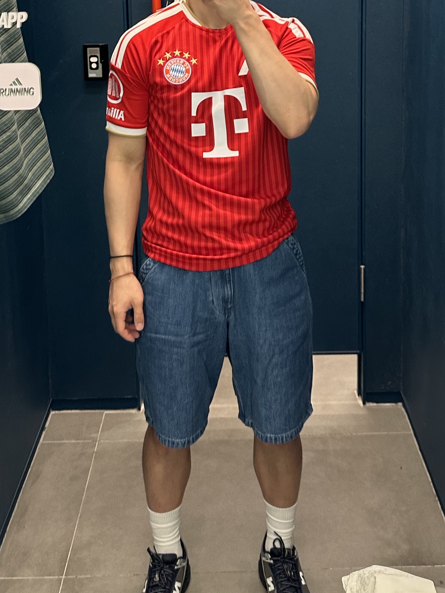 Adidas FC Bayern Munchen 26/27 Long Sleeve Home Jersey Better Scarlet White - US Sizing (Non Marking Ver.), Adidas FC Bayern Munchen 26/27 Long Sleeve Home Jersey Better Scarlet White - KR Sizing (Non Marking Ver.) 착용 스타일