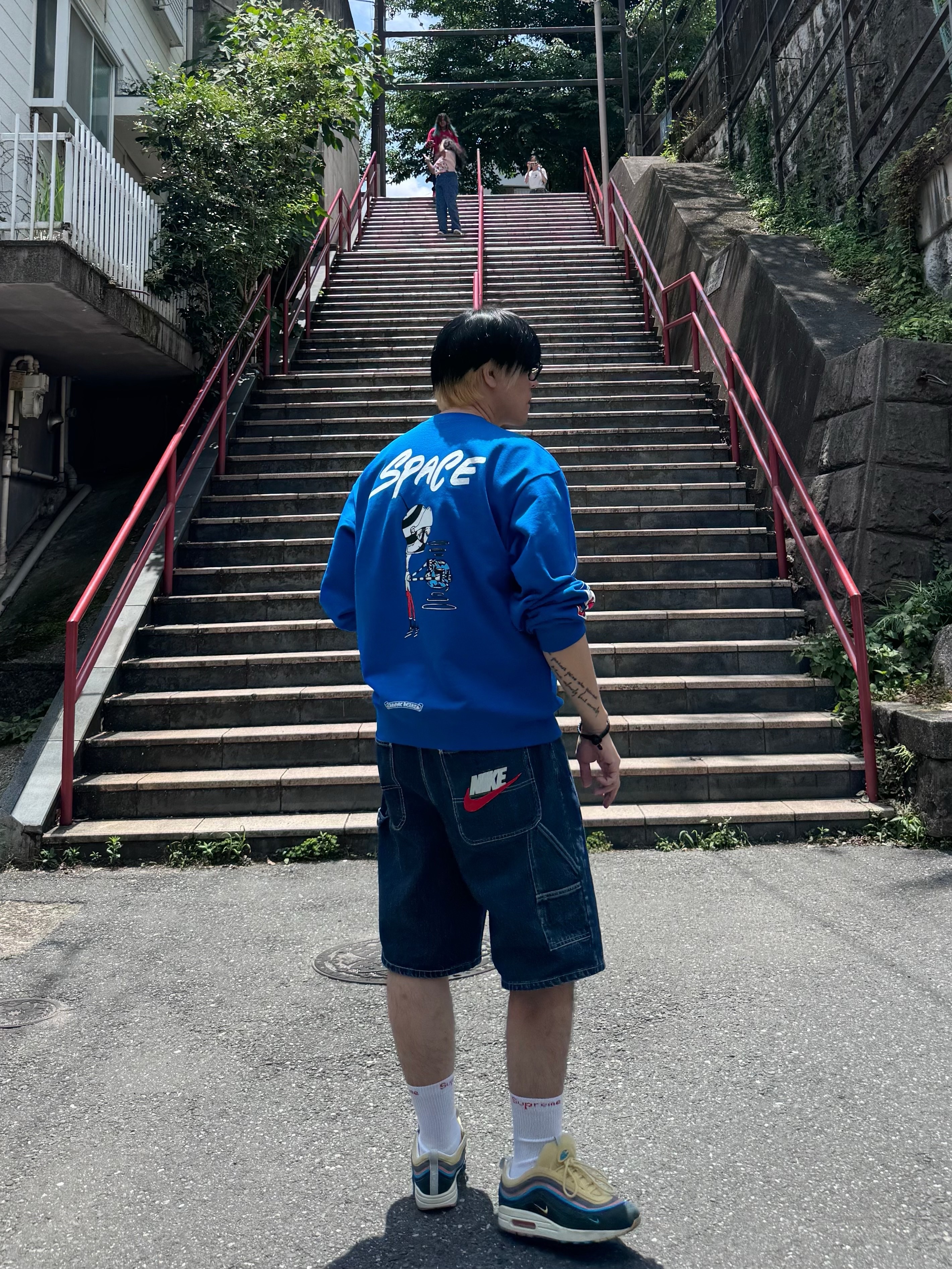 Chrome Hearts Matty Boy Space Crewneck Sweatshirt Blue, Supreme x Nike Denim Short Indigo - 24SS 착용 스타일 - 1