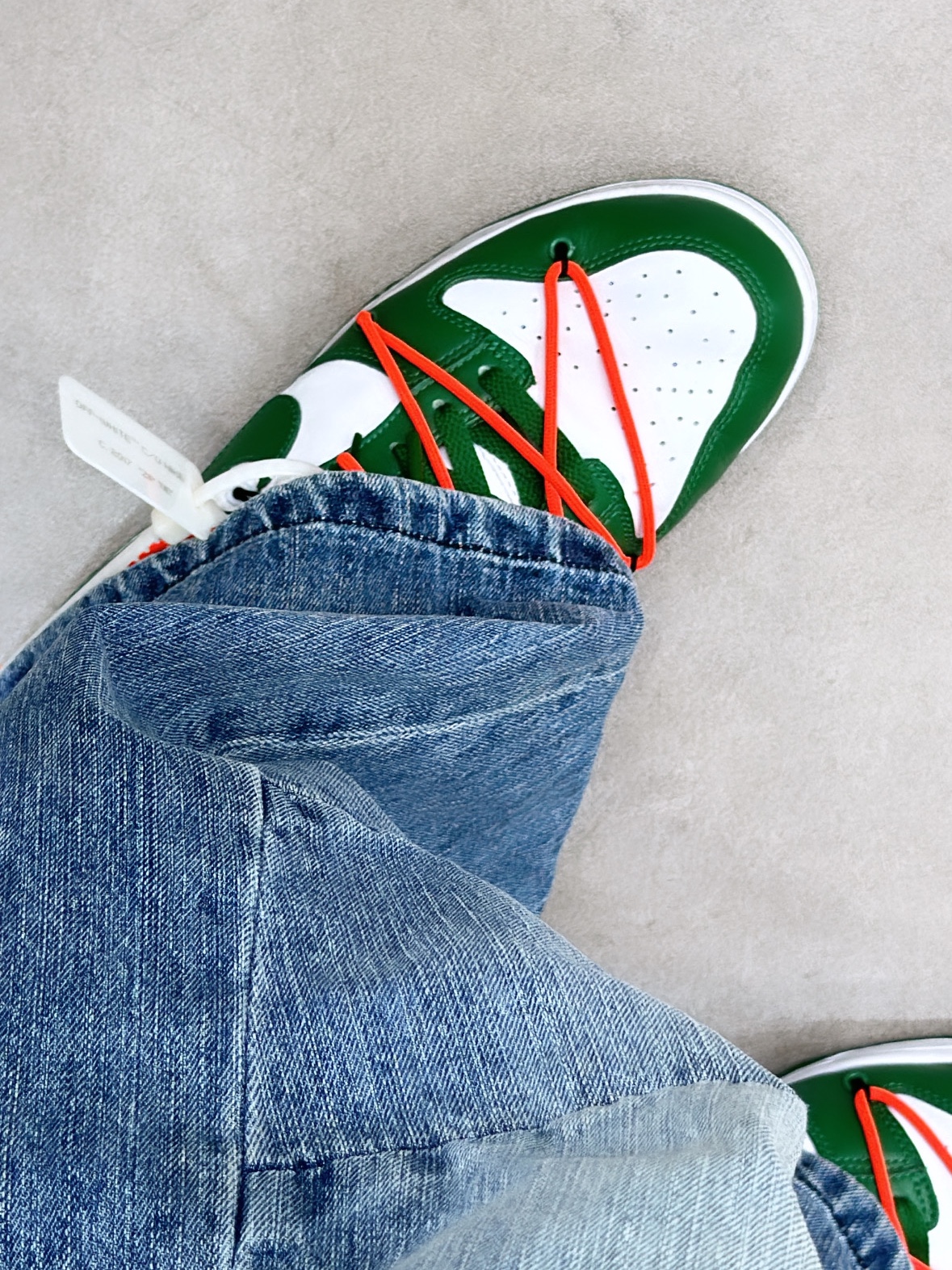 Prada Cloudbust Thunder Technical Fabric Sneakers Black, Nike x Off-White Dunk Low Pine Green 착용 스타일 - 2