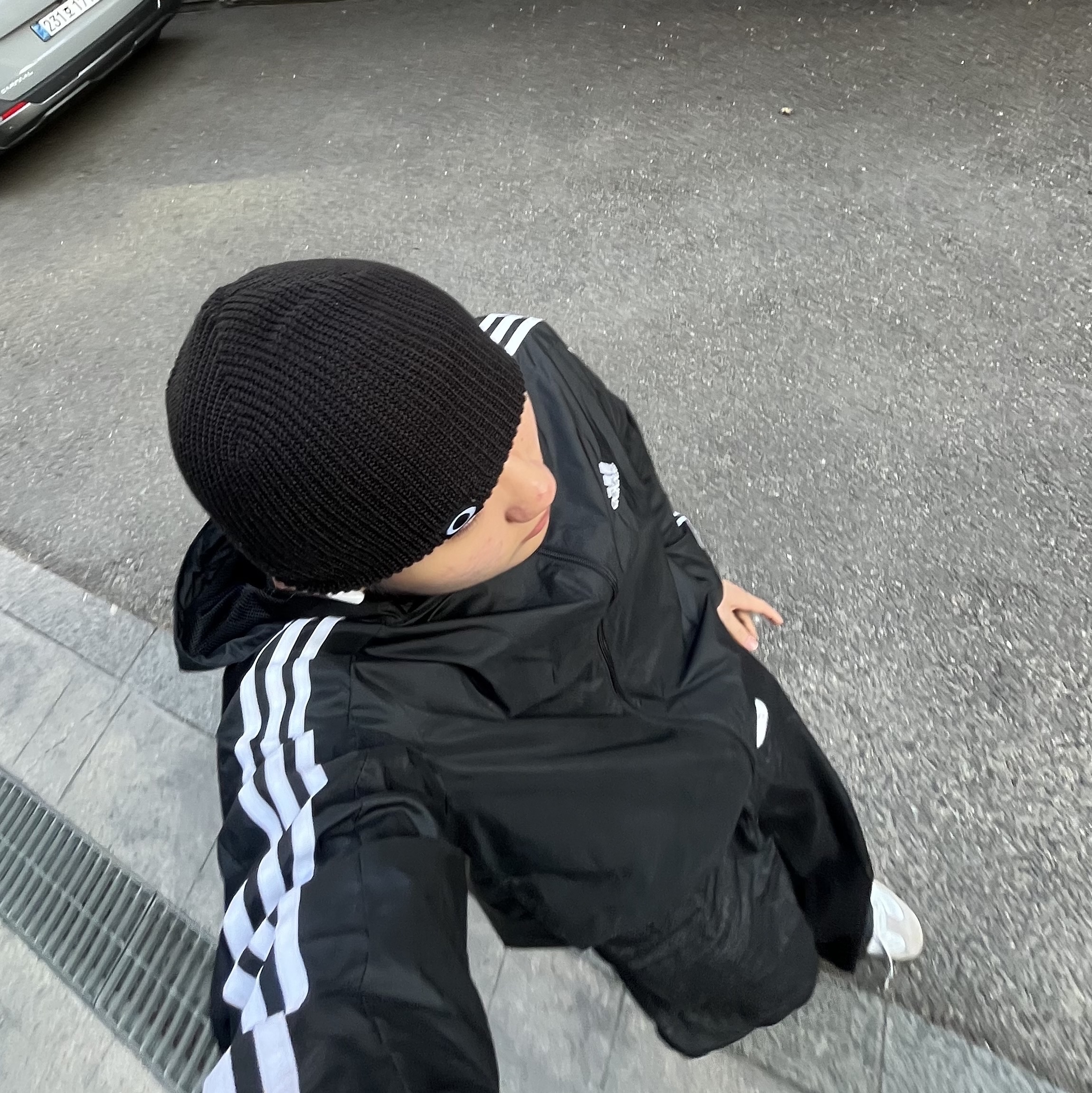Oakley Session Beanie Blackout 착용 스타일