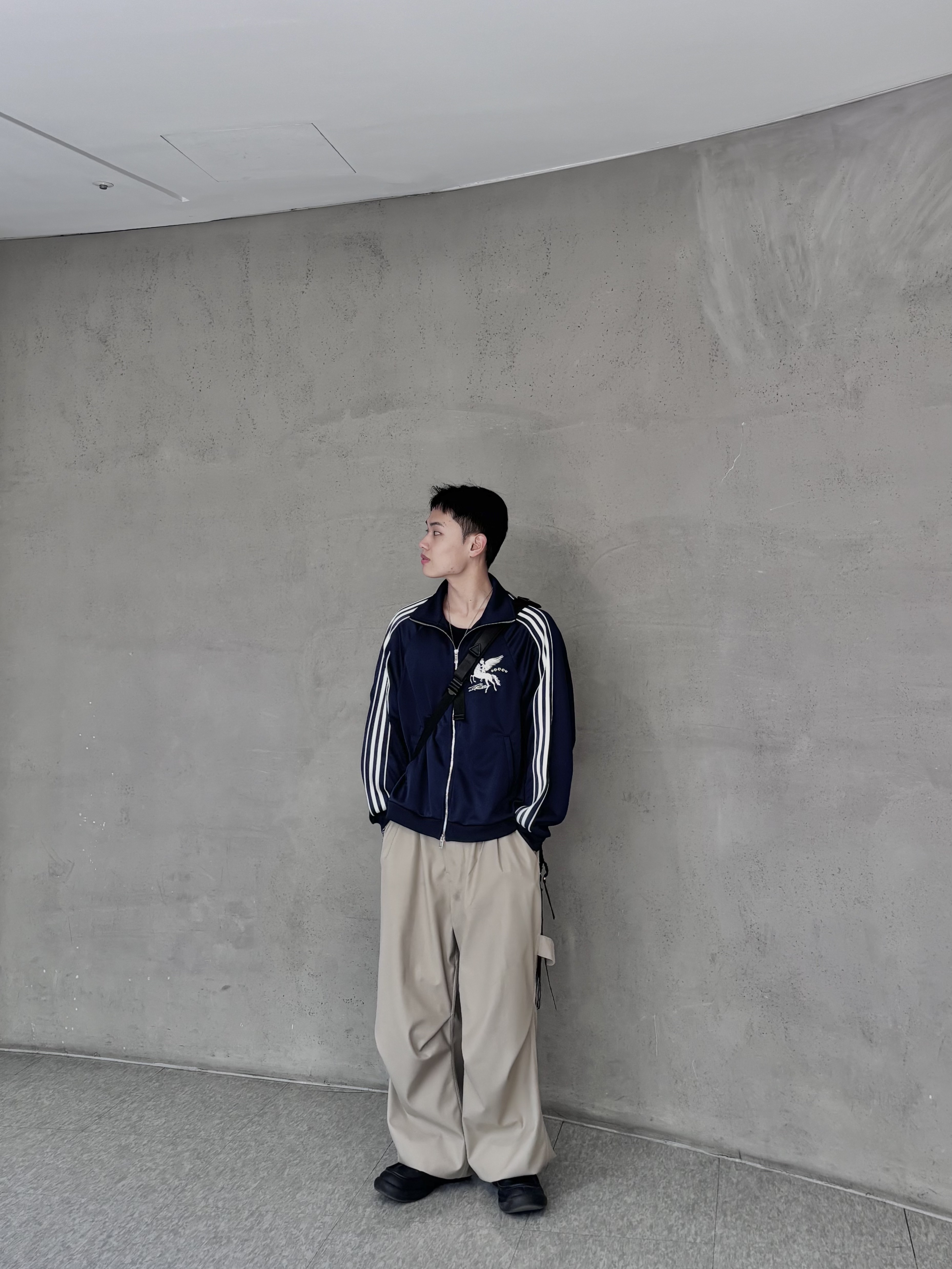 [트리플적립] PACOSPLY Falling Angel Sports Jacket Navy, [예약 배송] Kamien x KOIN SEOUL 247 All Day Slacks Beige 착용 스타일 - 8