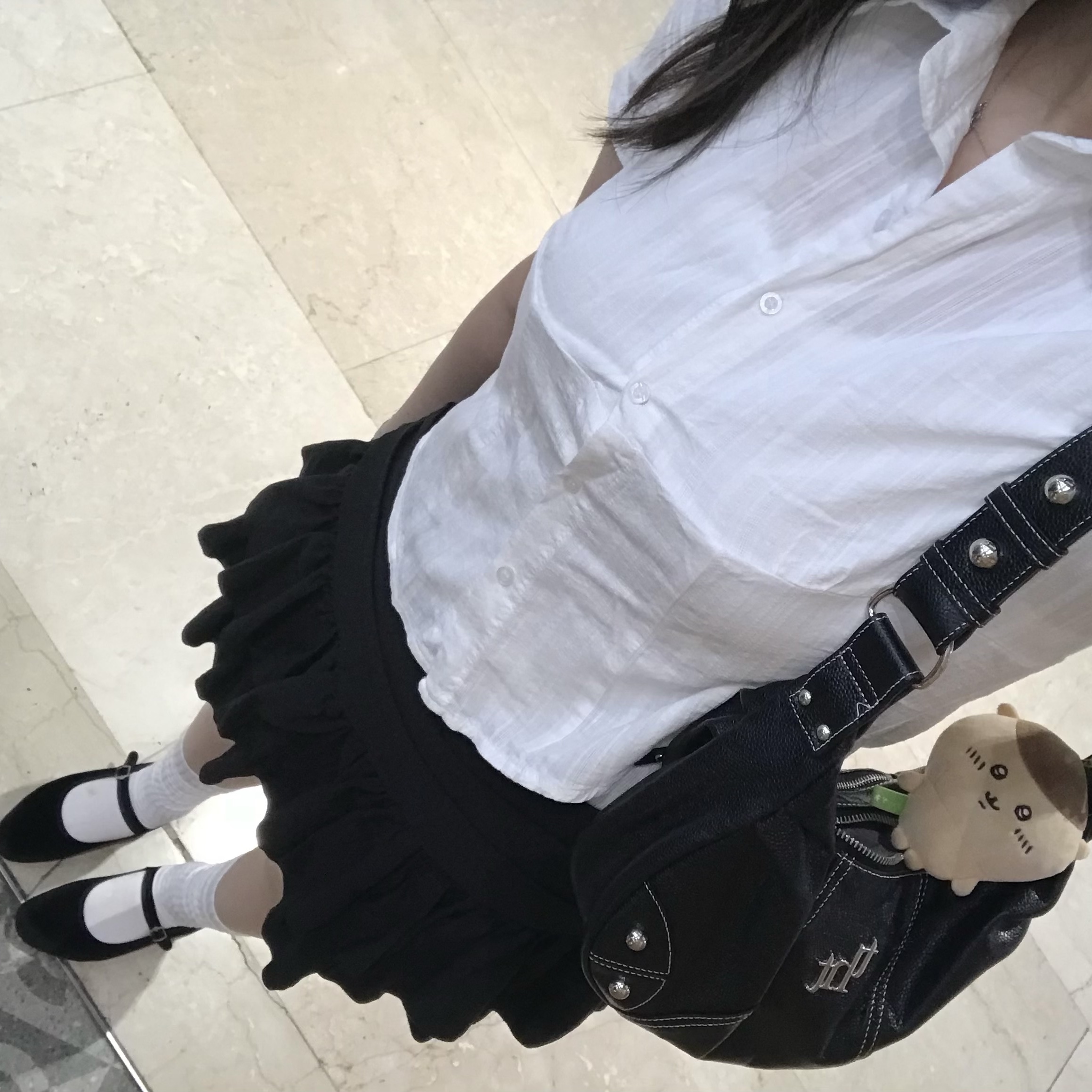Threetimes Johnny Bag Black, (W) Rockfishweatherwear New Bella Quilted Mary Jane All Black 착용 스타일