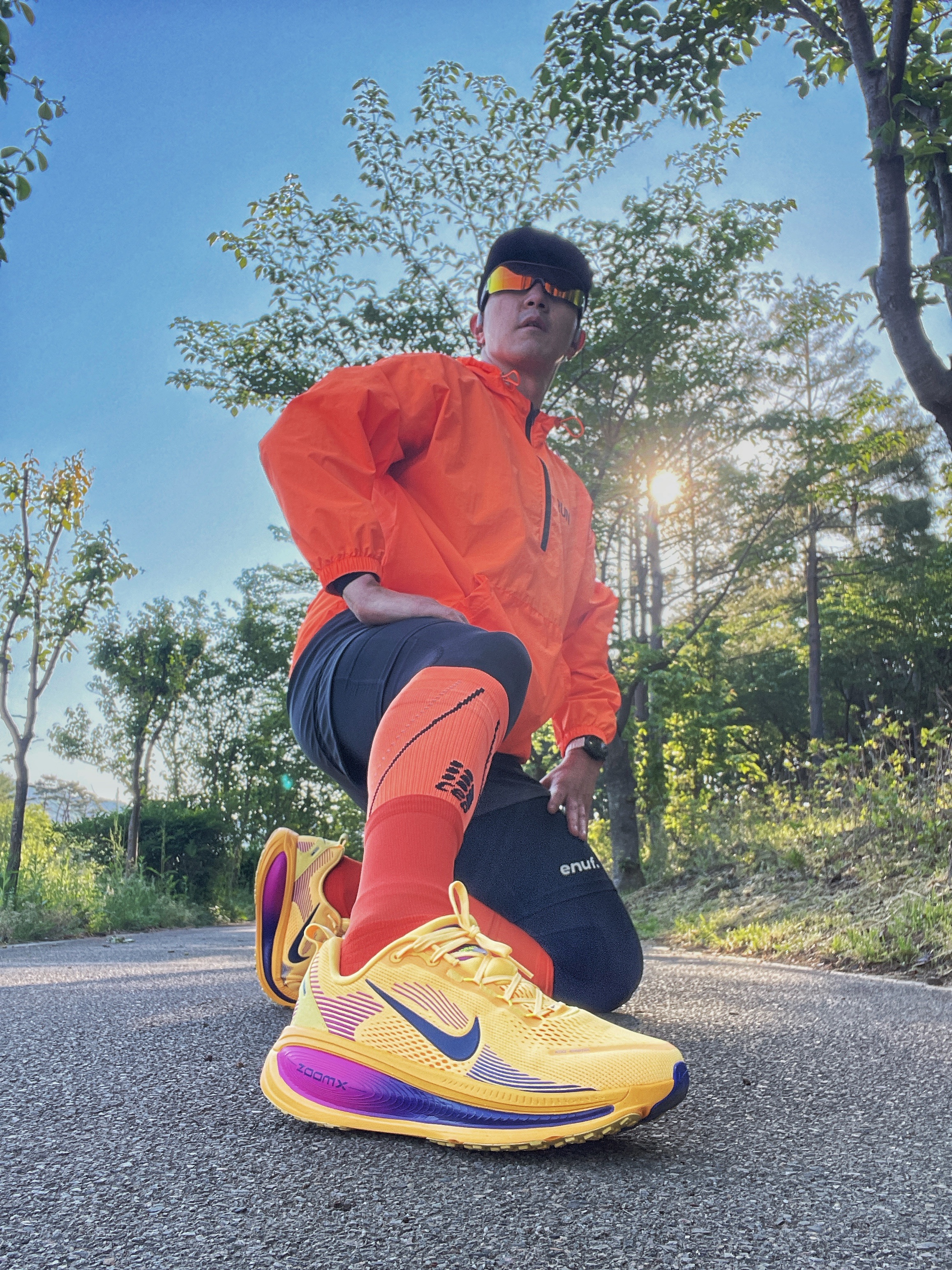 Nike Vomero 18 Orange Chalk Total Orange, New Balance TCS NYC Marathon FuelCell Rebel v5 Grapefruit Grey Matter - D Standard 착용 스타일 - 6