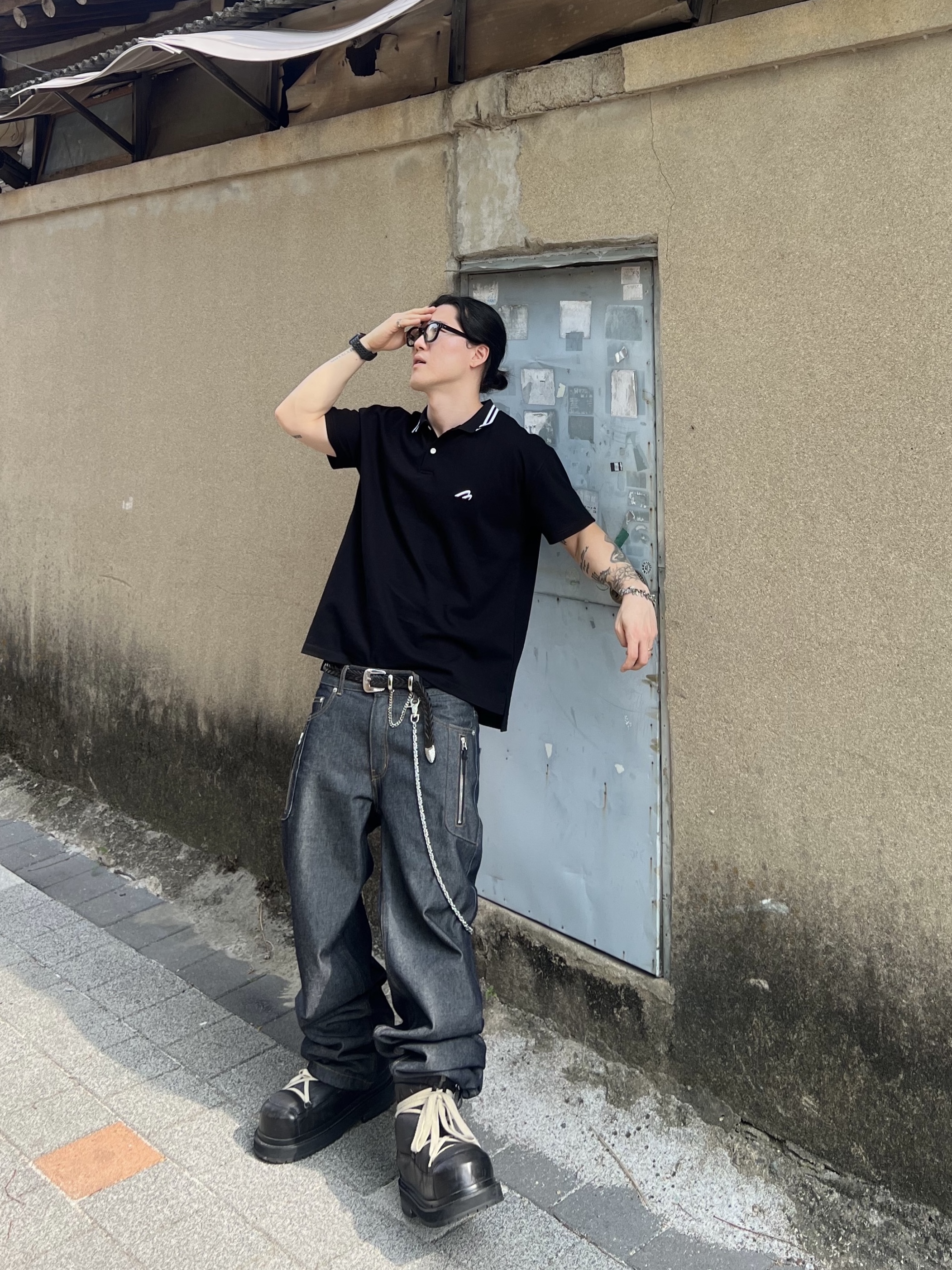 MJD Wave Logo Polo Black, MJD Low-Rise Dual Zip Denim Indigo 착용 스타일 - 4