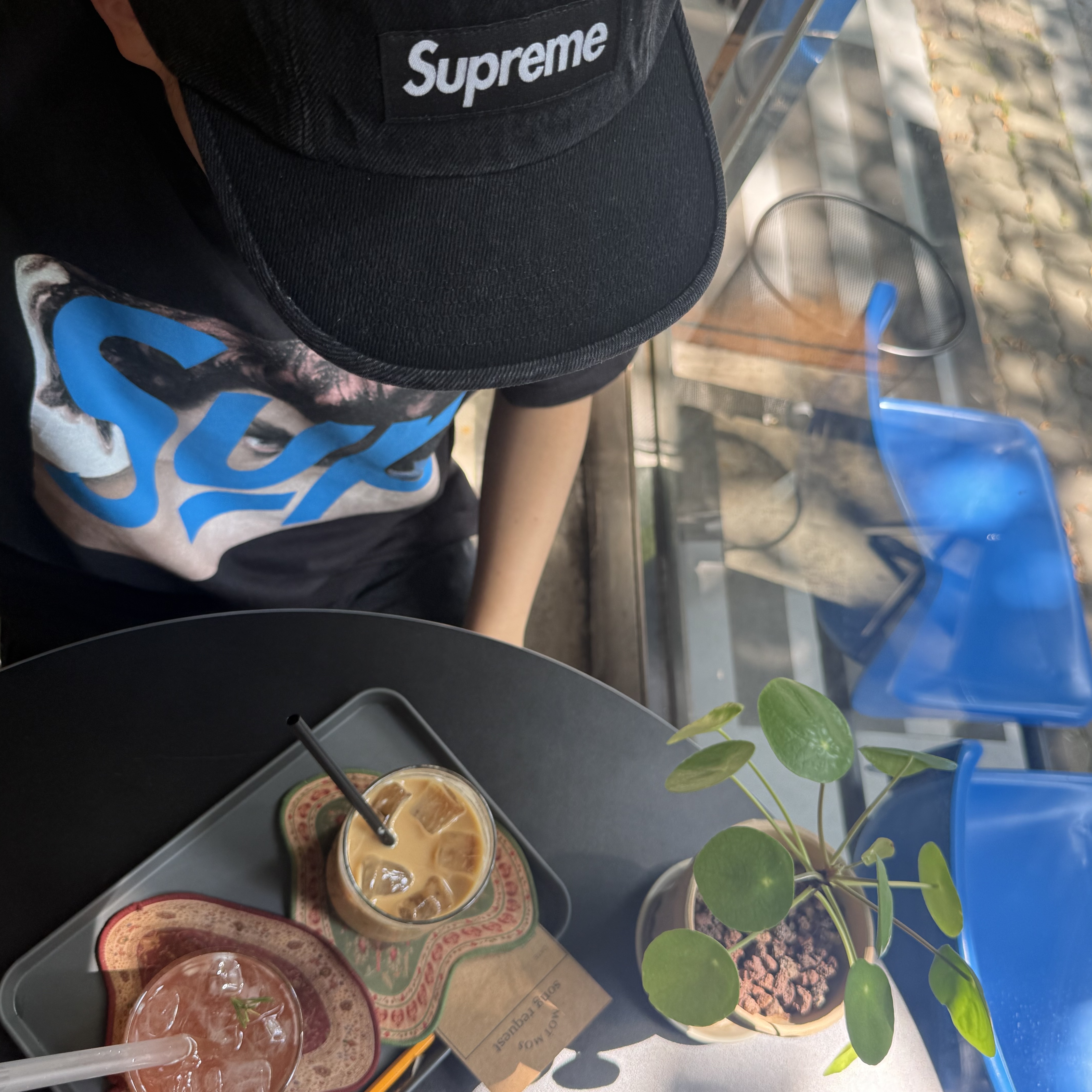 Supreme Denim Camp Cap Black - 24SS, Supreme x Undercover Face T-Shirt Black - 23SS 착용 스타일 - 2