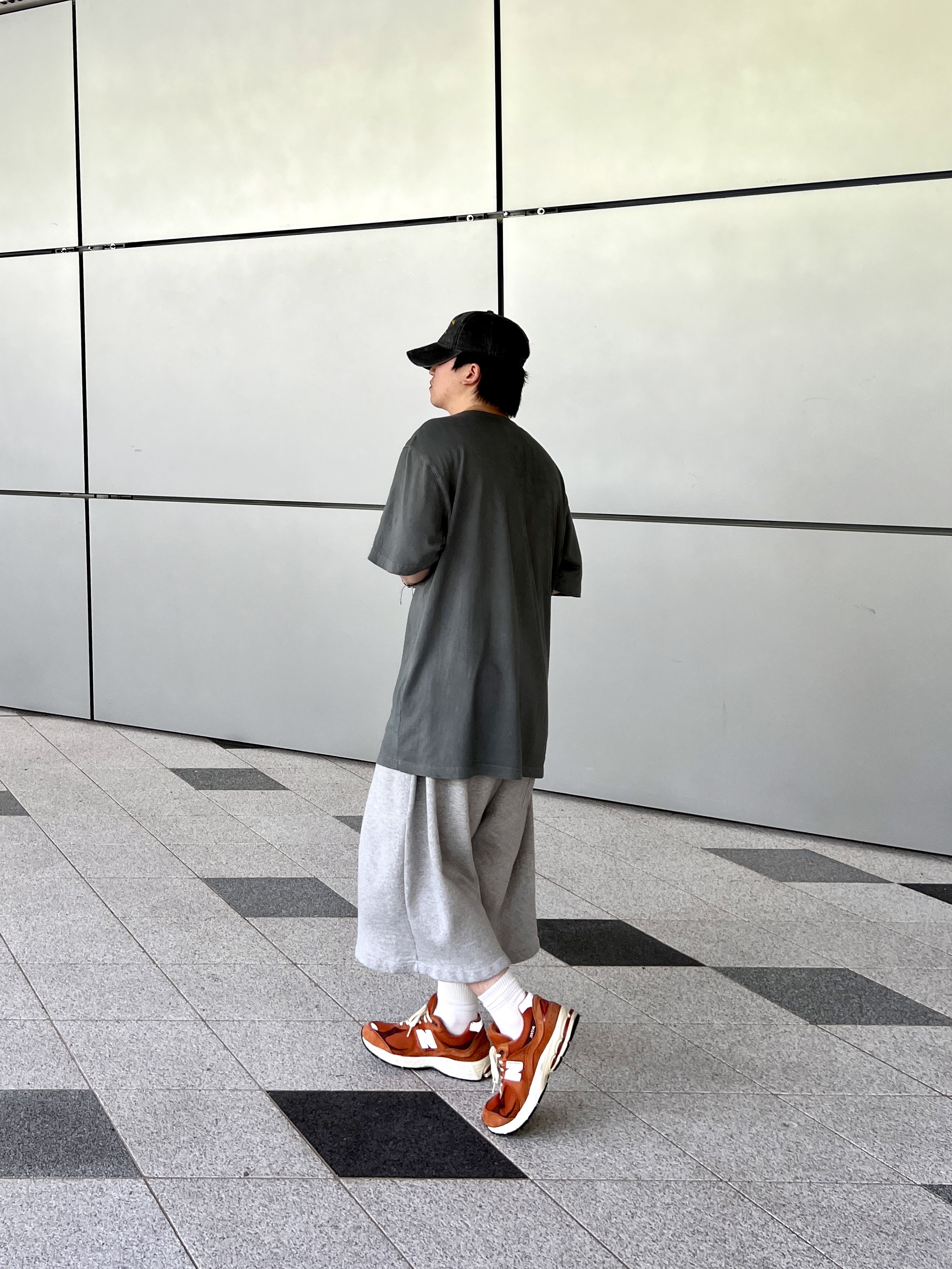 New Balance 2002R Rust Oxide 착용 스타일 - 3