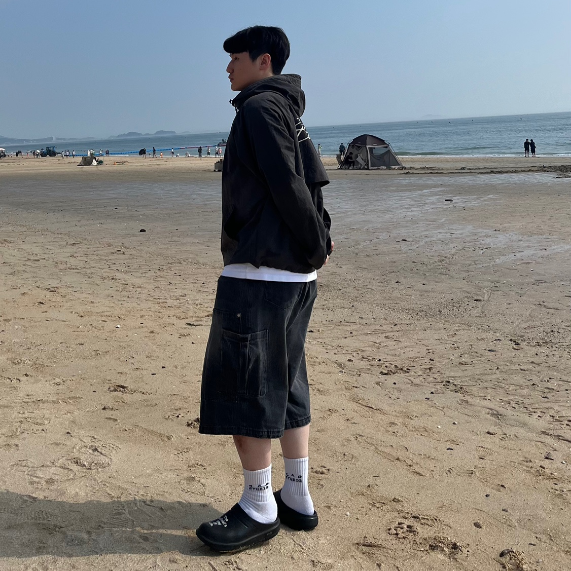 Stussy Wave Dye Beach Shell Jacket Black 착용 스타일 - 3