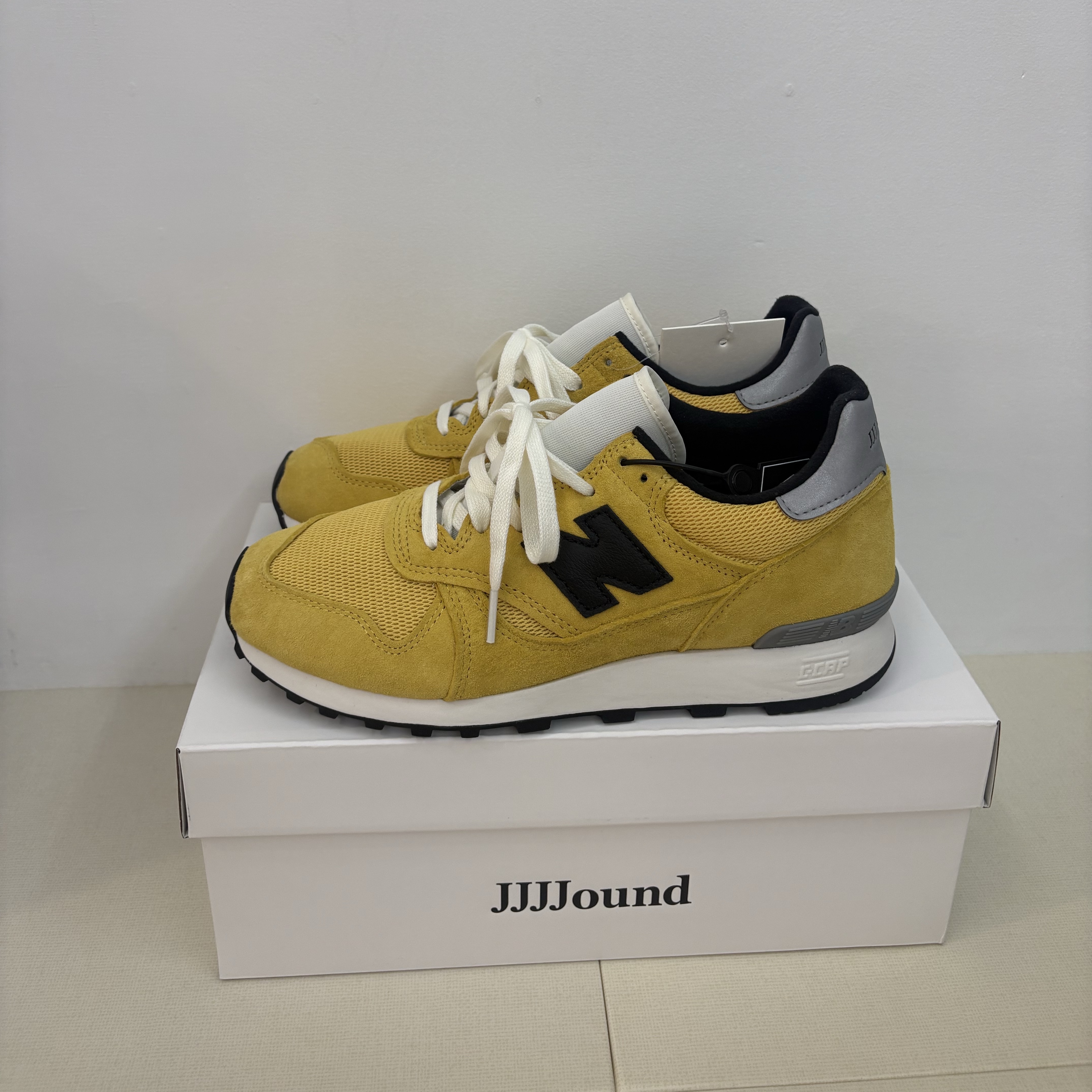 New Balance x JJJJound 475 Yellow White 착용 스타일