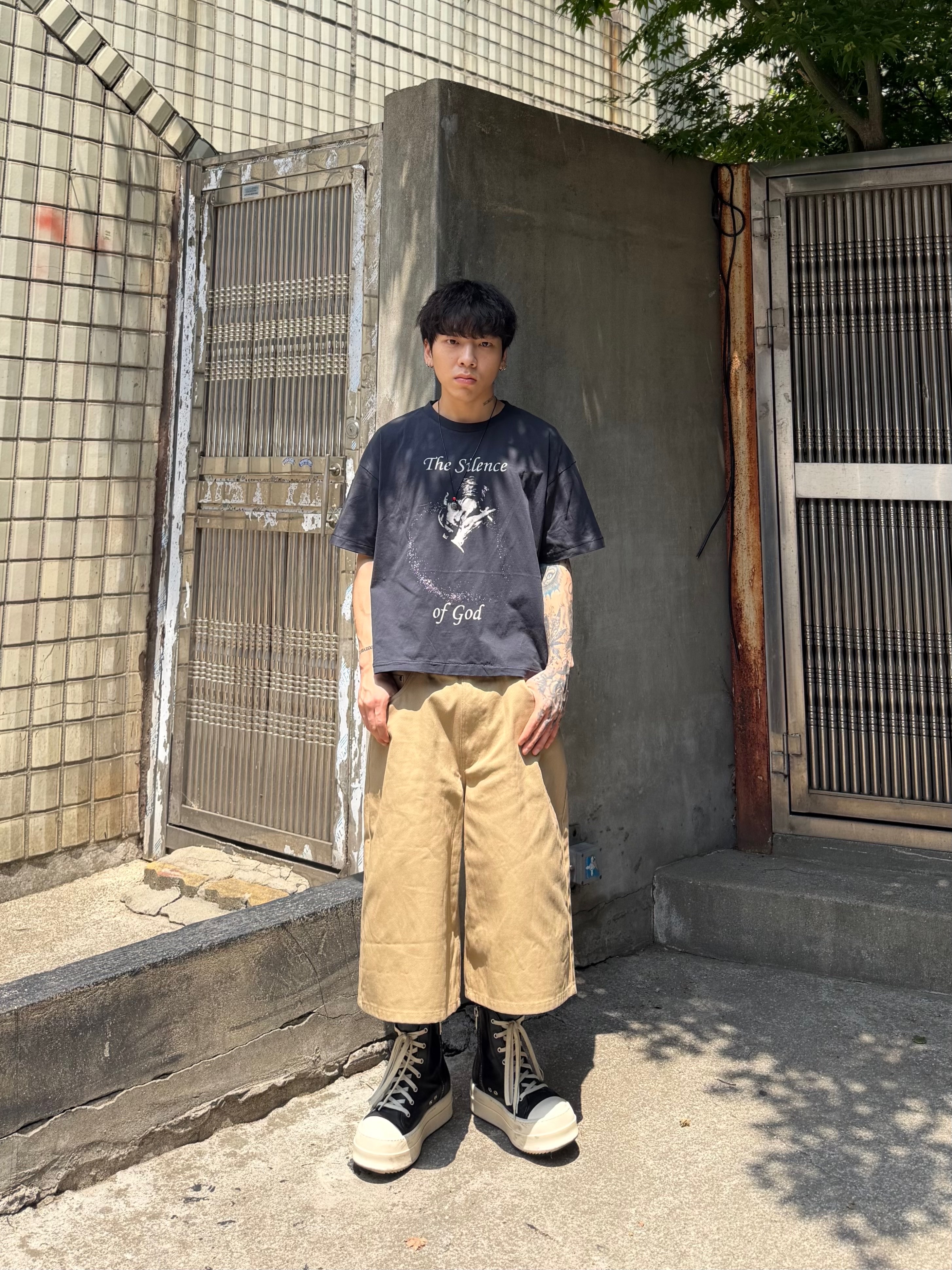 Rick Owens Mega Bumper Sneakers Black Milk 착용 스타일 - 3