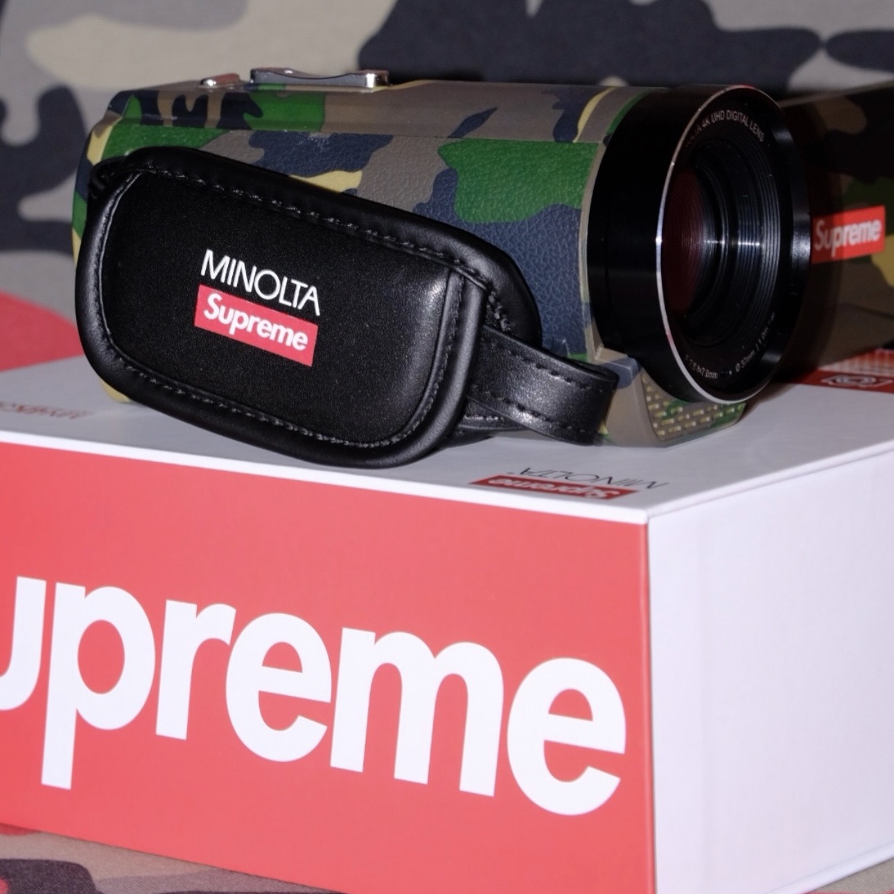 Supreme Yashica MF-1 Camera Red - 21SS 착용 스타일 - 3