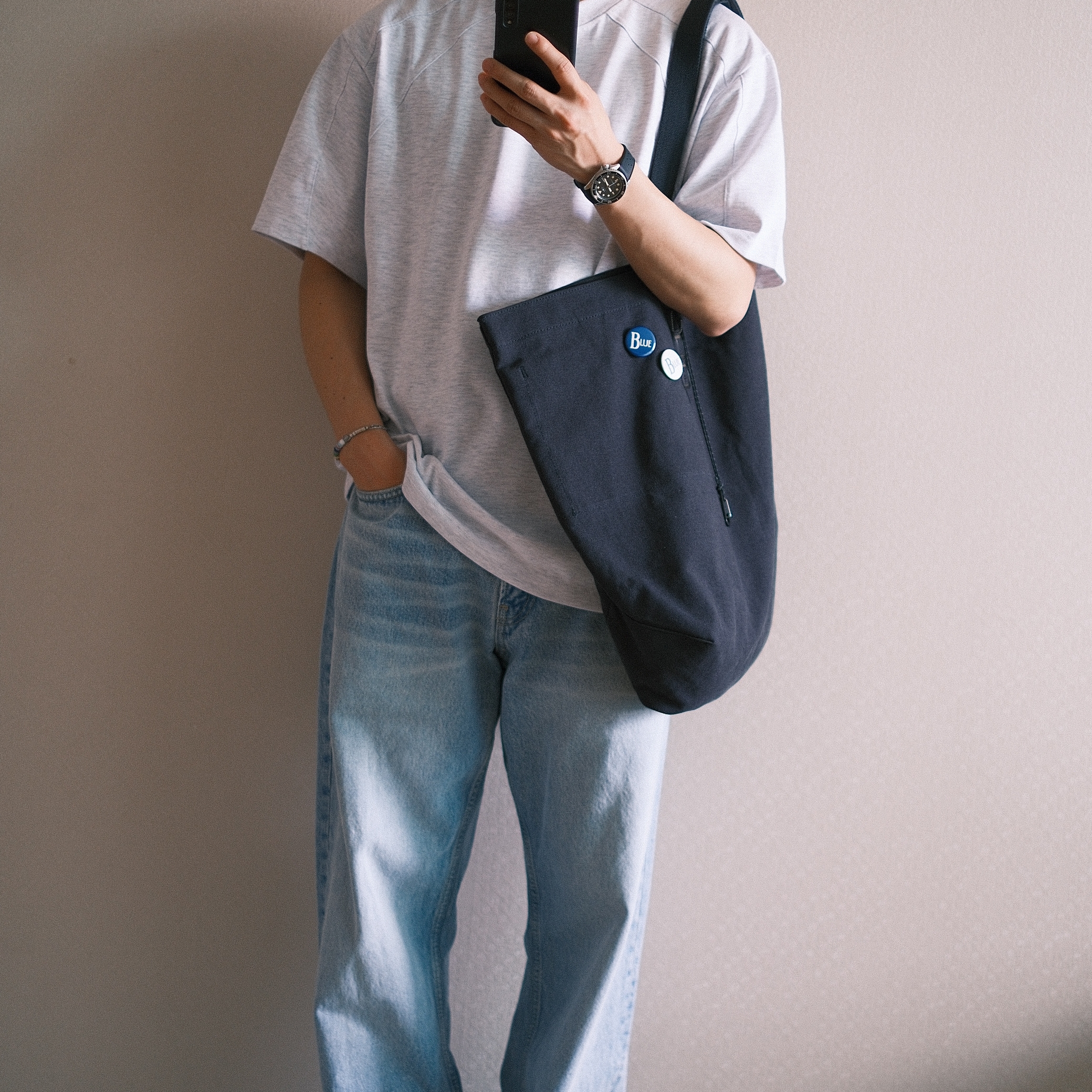 Millo Archive Double Incision T-Shirts White Melange, Millo Archive French Dyeing Tote Bag Charcoal 착용 스타일 - 1
