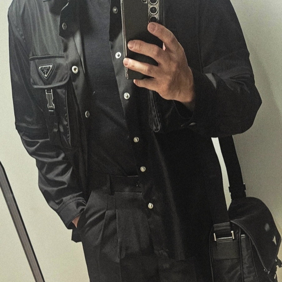 Prada Re-Nylon Shirt Black, Prada Cotton T-Shirt Black 착용 스타일