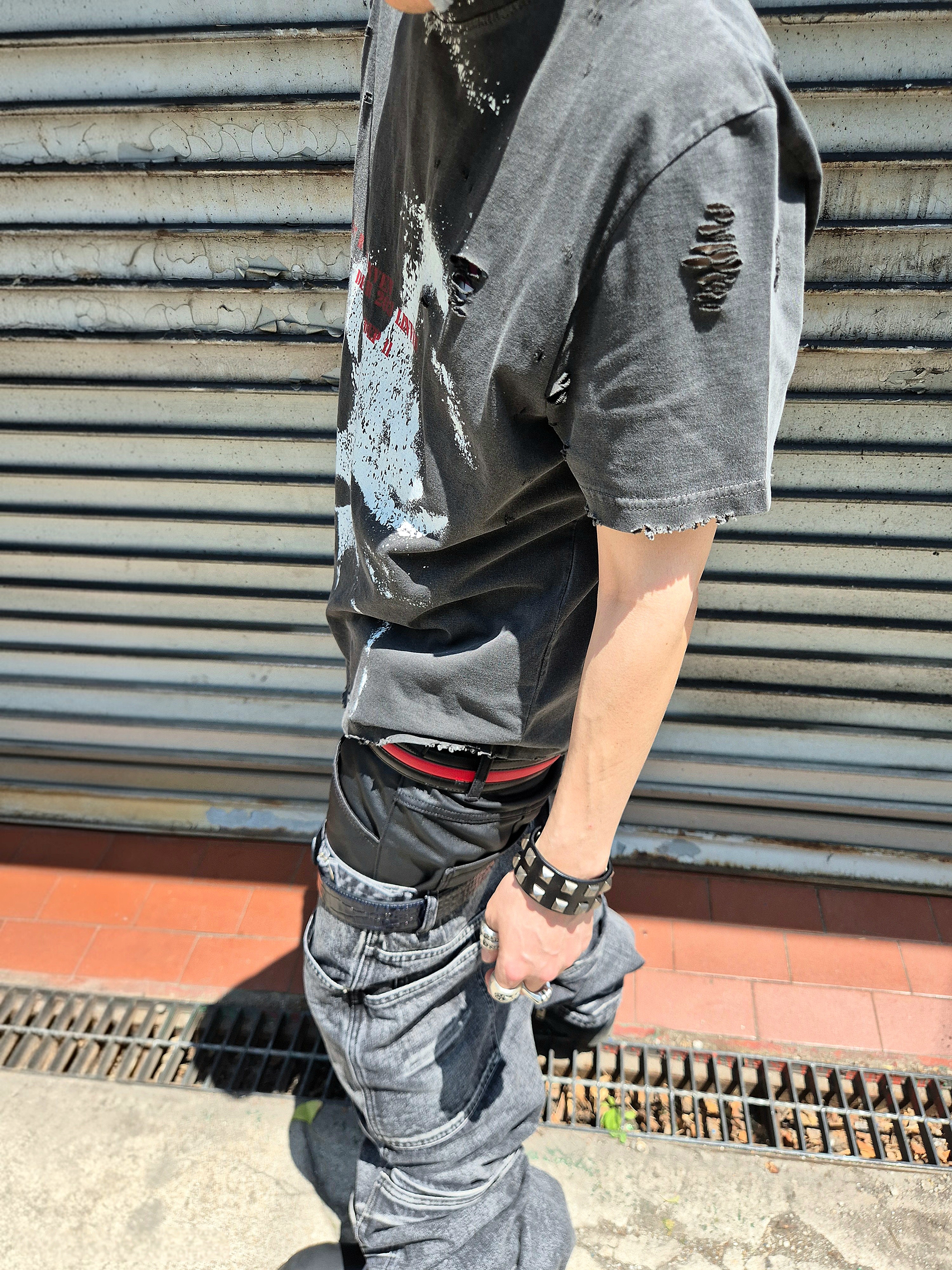 ROARINGRAD Layered Carbon Bermuda Denim Pants Black, ROARINGRAD Washed Flip Knee Denim Pants Black 착용 스타일 - 3