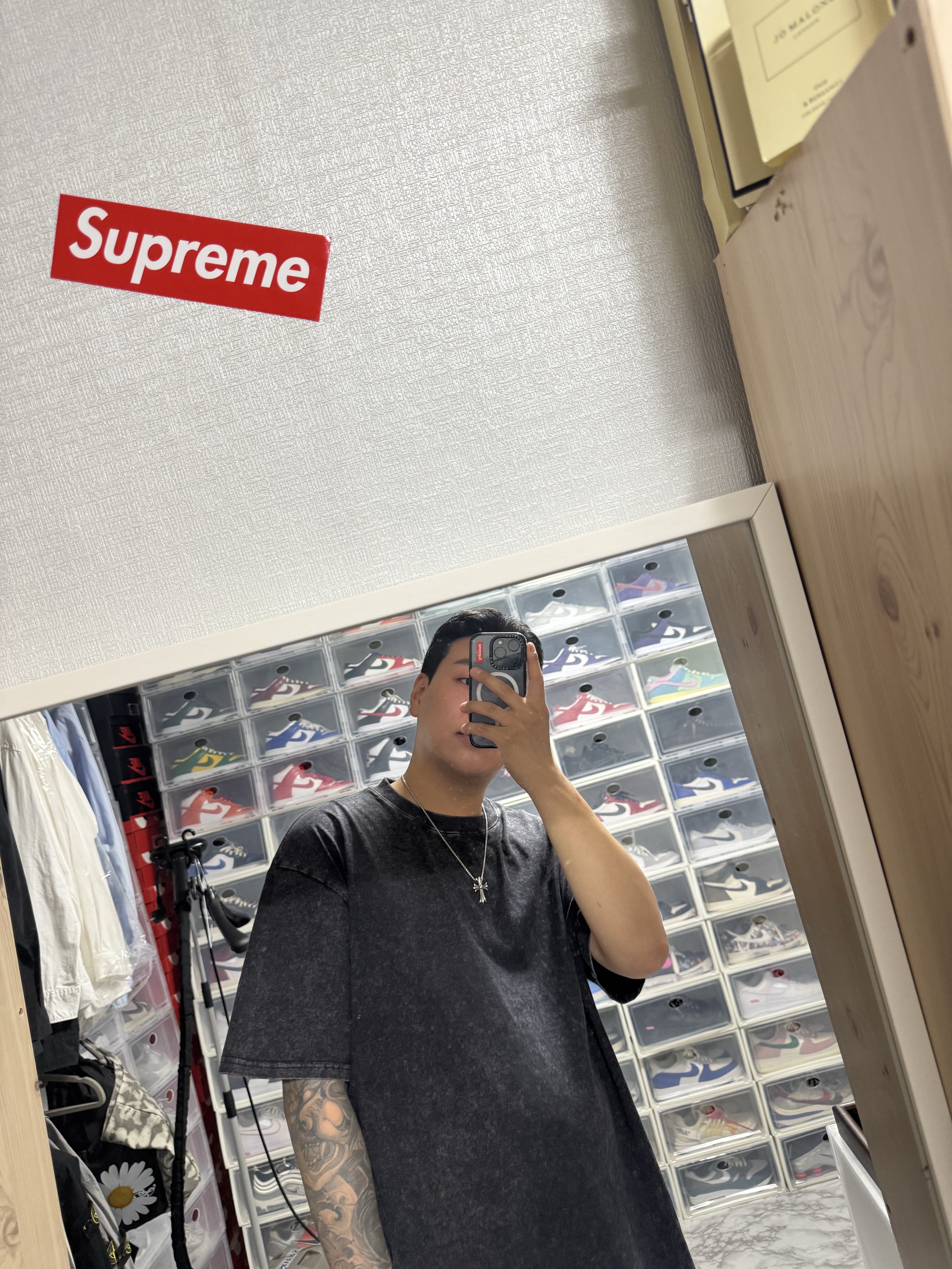 Nike Air Force 1 B Silver Snake, Jordan 1 x Travis Scott Retro Low OG SP Velvet Brown and Dark Mocha 착용 스타일 - 7
