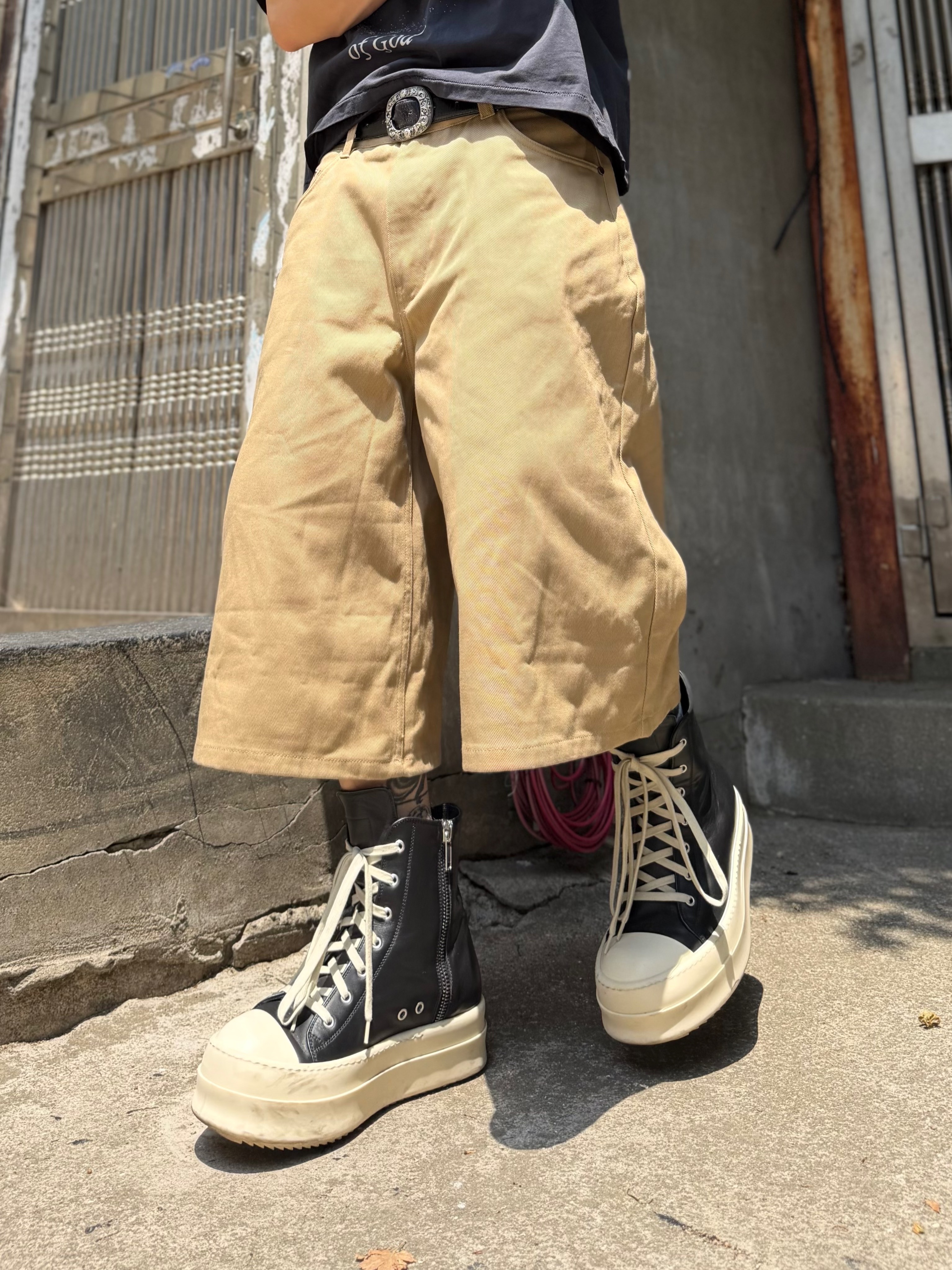 Rick Owens Mega Bumper Sneakers Black Milk 착용 스타일 - 7