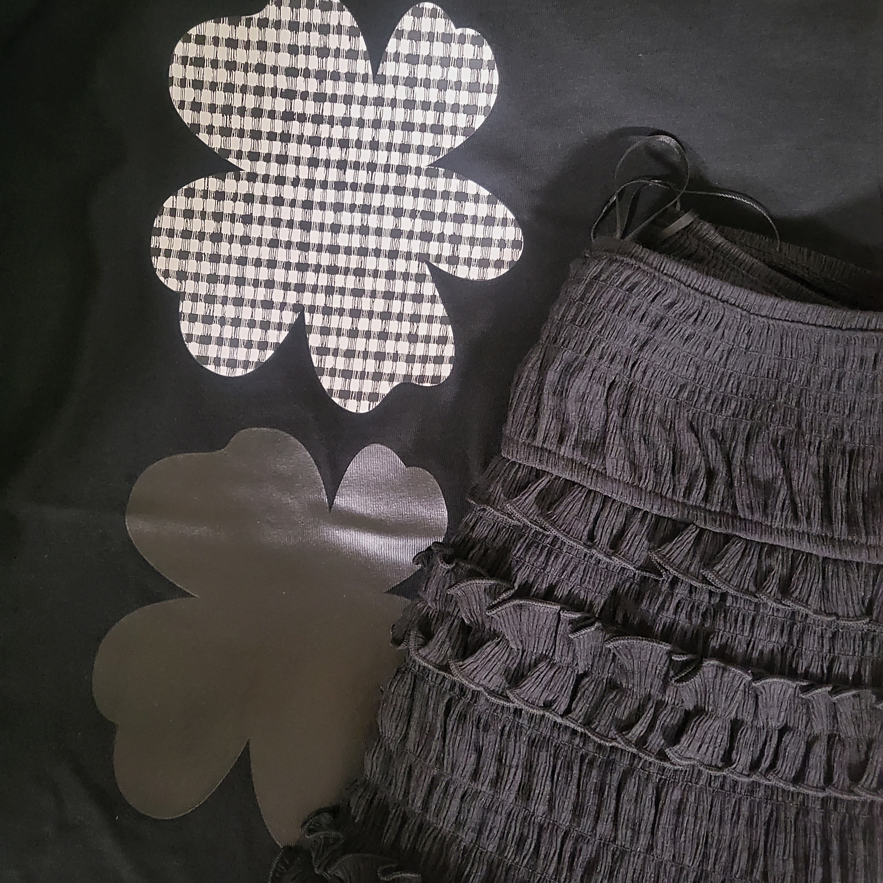 (W) Uniqlo x Cecilie Bahnsen Graphic T-Shirt Black, (W) Uniqlo x Cecilie Bahnsen Shirring Skirt Black 착용 스타일