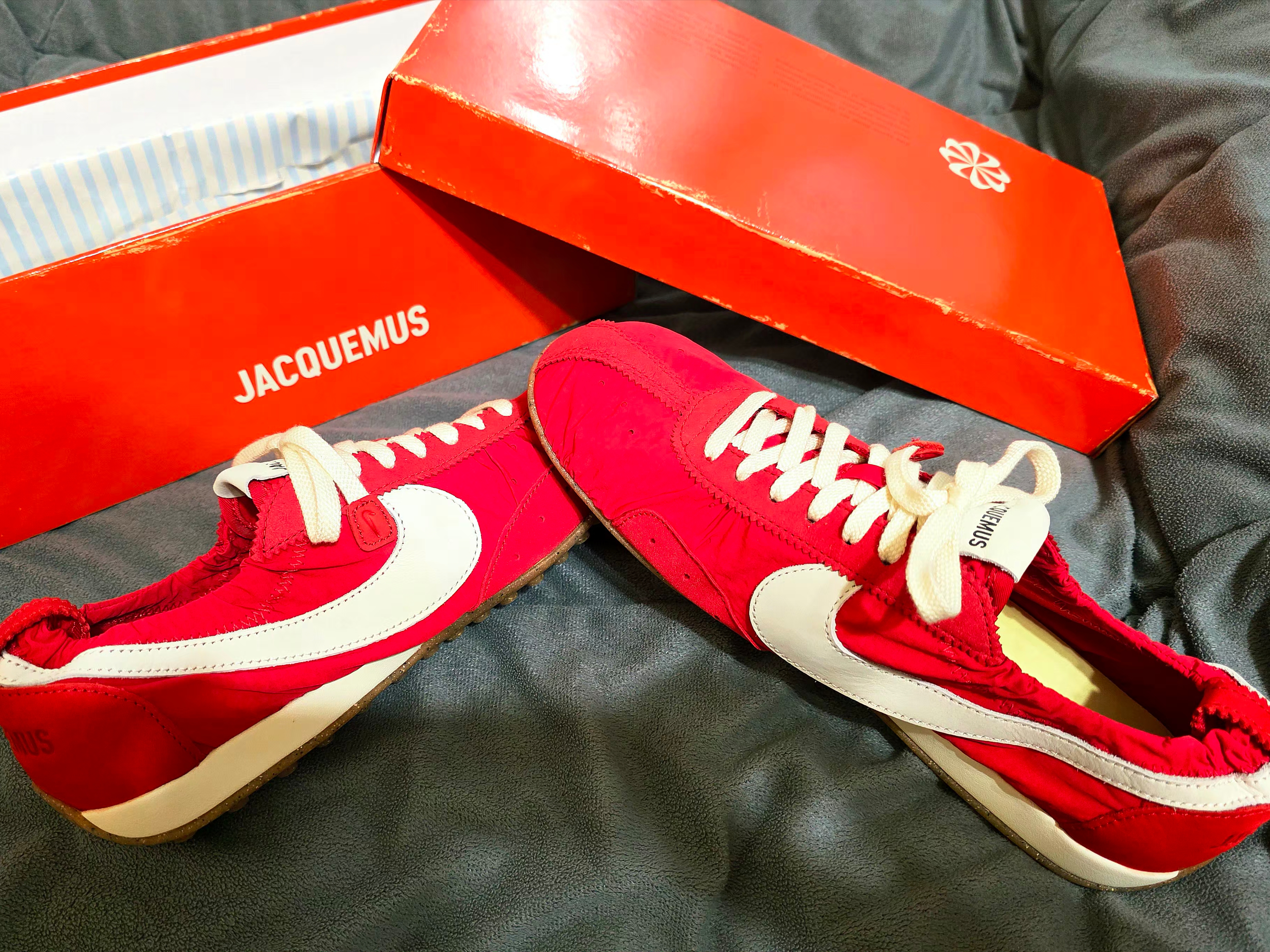 Nike x Jacquemus Moon Shoe SP University Red and Bicycle Yellow 착용 스타일 - 2