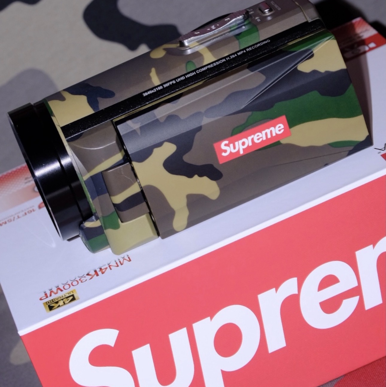 Supreme Yashica MF-1 Camera Red - 21SS 착용 스타일 - 4