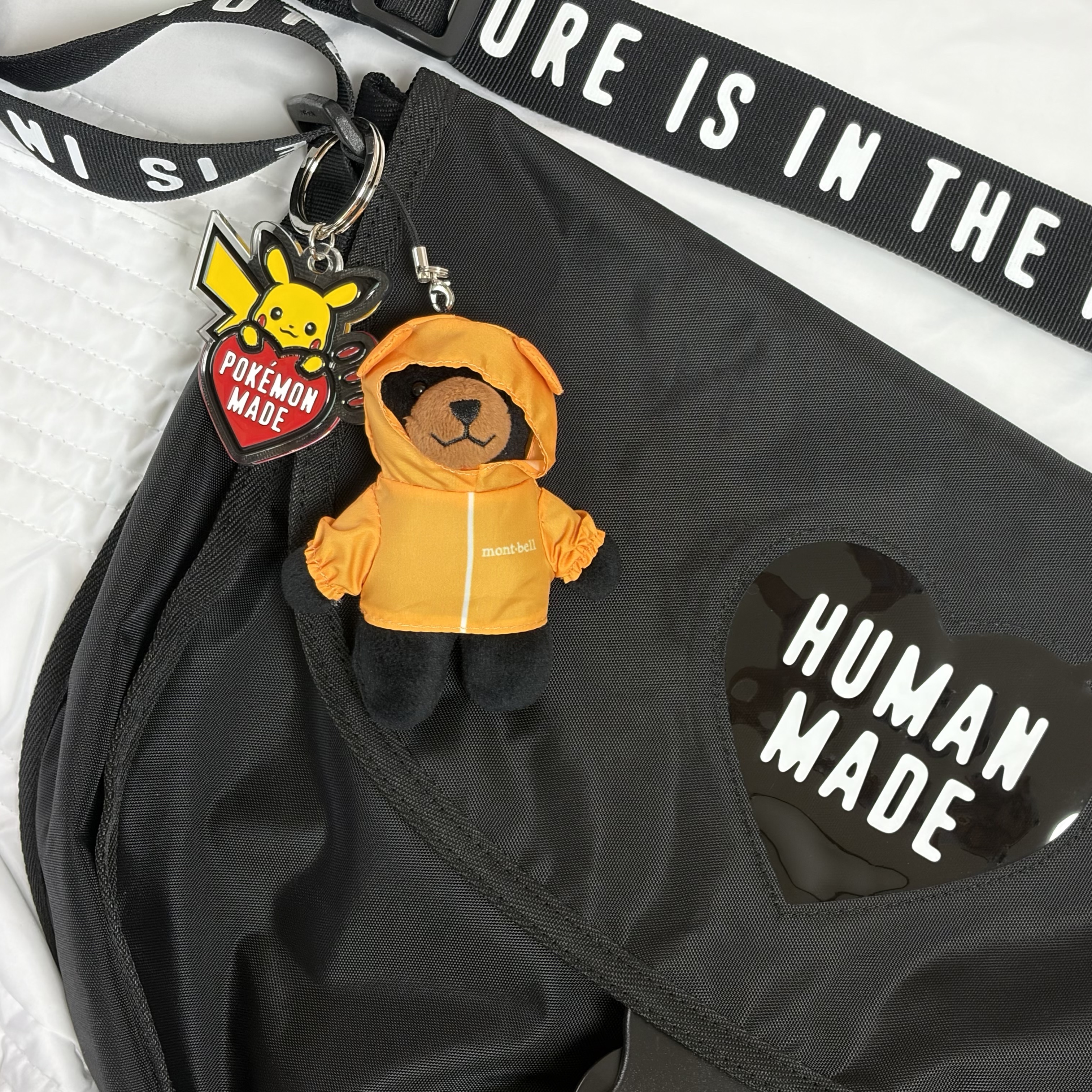 Human Made x Pokemon Made Key Ring #1 Red, Kapital 20 Crew T-Shirt Ink Black 착용 스타일 - 2