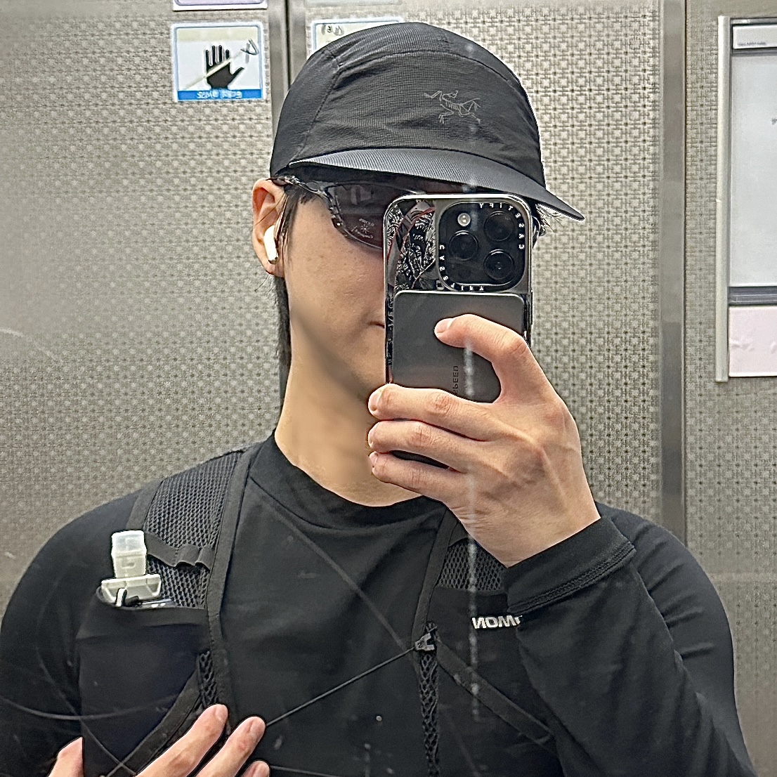 Arc'teryx Norvan Regular Brim Hat Black, Casetify x Diesel iPhone Monochrome Bandana Oval D Magsafe Mirror Case Silver Mirror Silver Bumper 착용 스타일