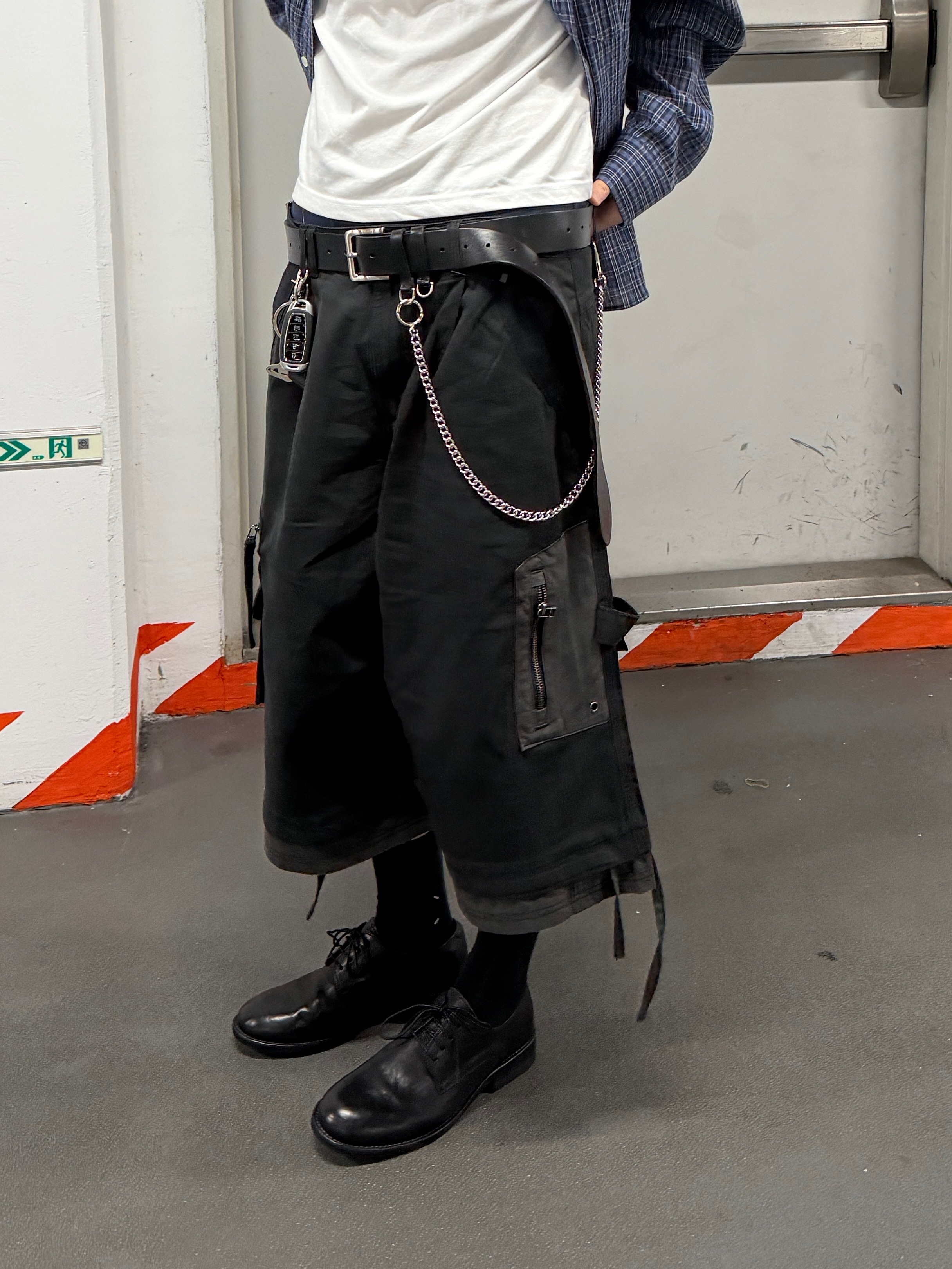 ETCE Layered Cargo Bermuda Shorts Black 착용 스타일 - 7