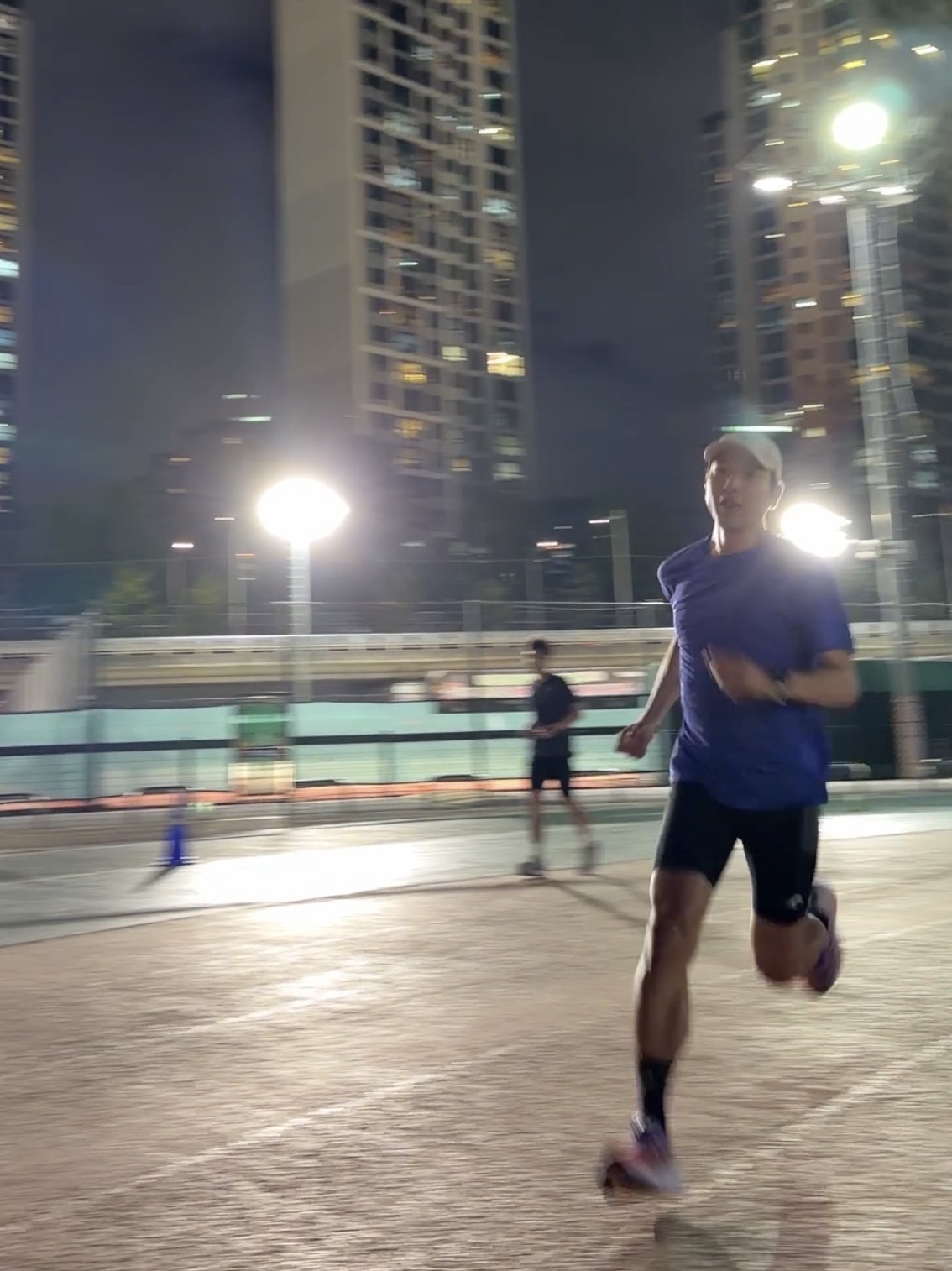 Asics Metarun Short Sleeve Shirt Cobalt Burst 착용 스타일 - 3