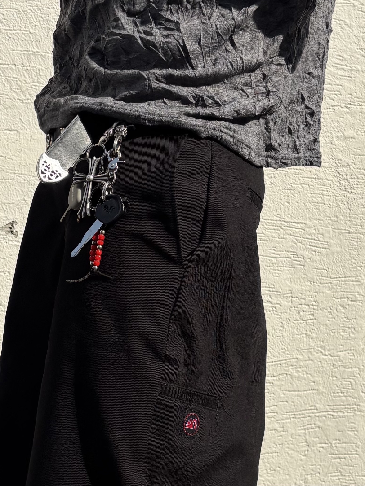 Louis Vuitton LV Trainer Sneakers Monogram Denim Black, Chrome Hearts Ceiling Scarf Gray Twill Multicolor 착용 스타일 - 7
