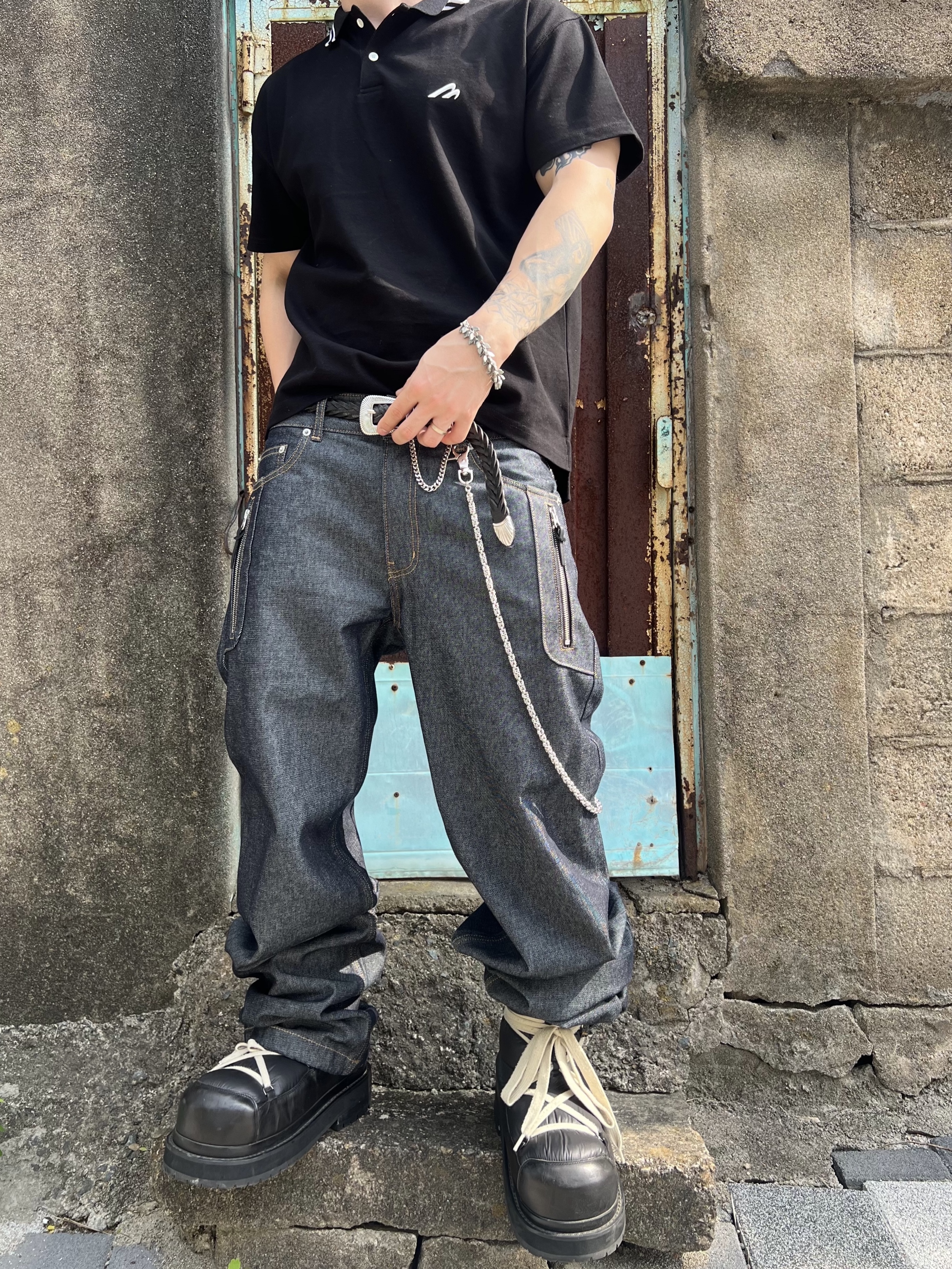 MJD Wave Logo Polo Black, MJD Low-Rise Dual Zip Denim Indigo 착용 스타일 - 1