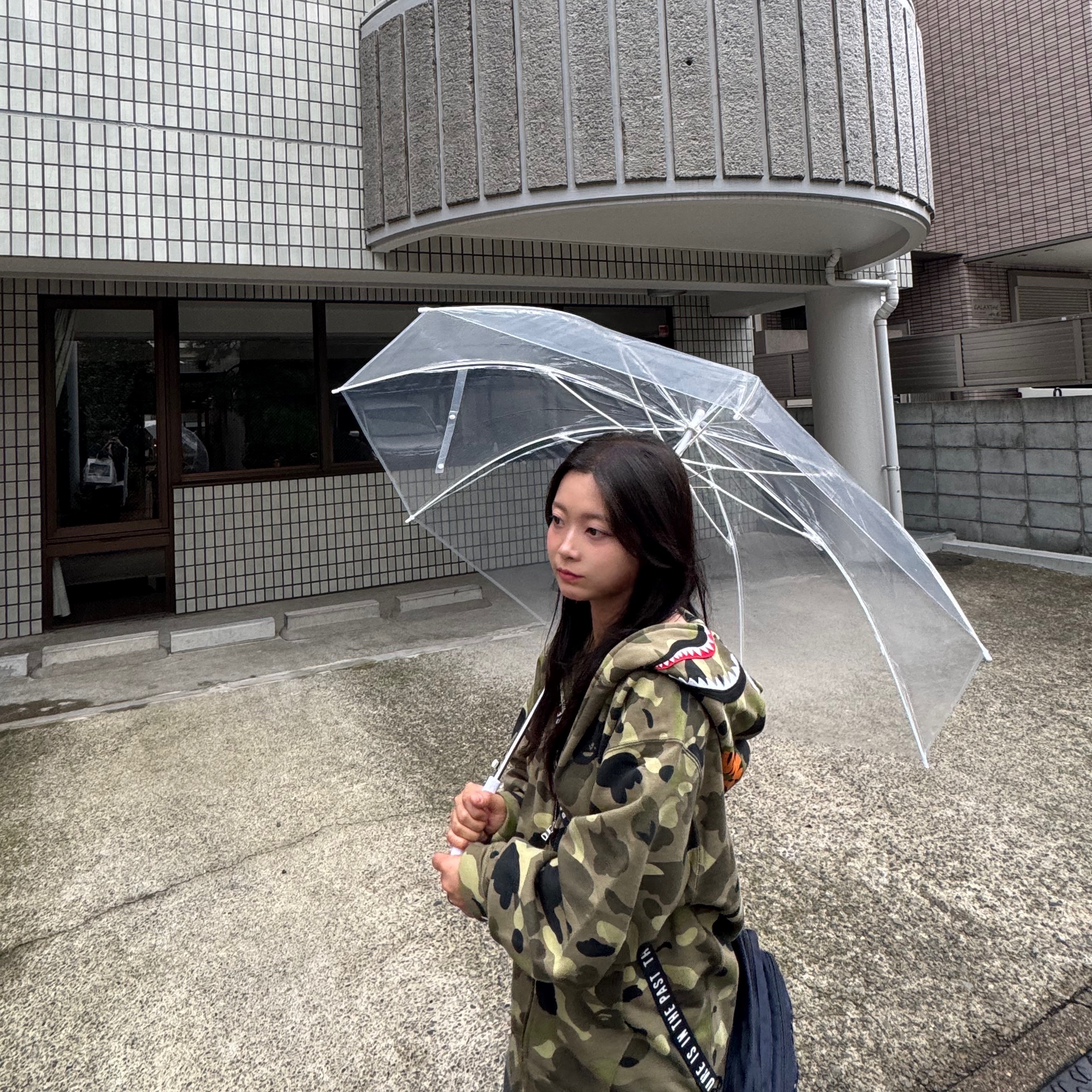 BAPE Gradation Camo Shark Full Zip Hoodie Olivedrab 착용 스타일 - 2