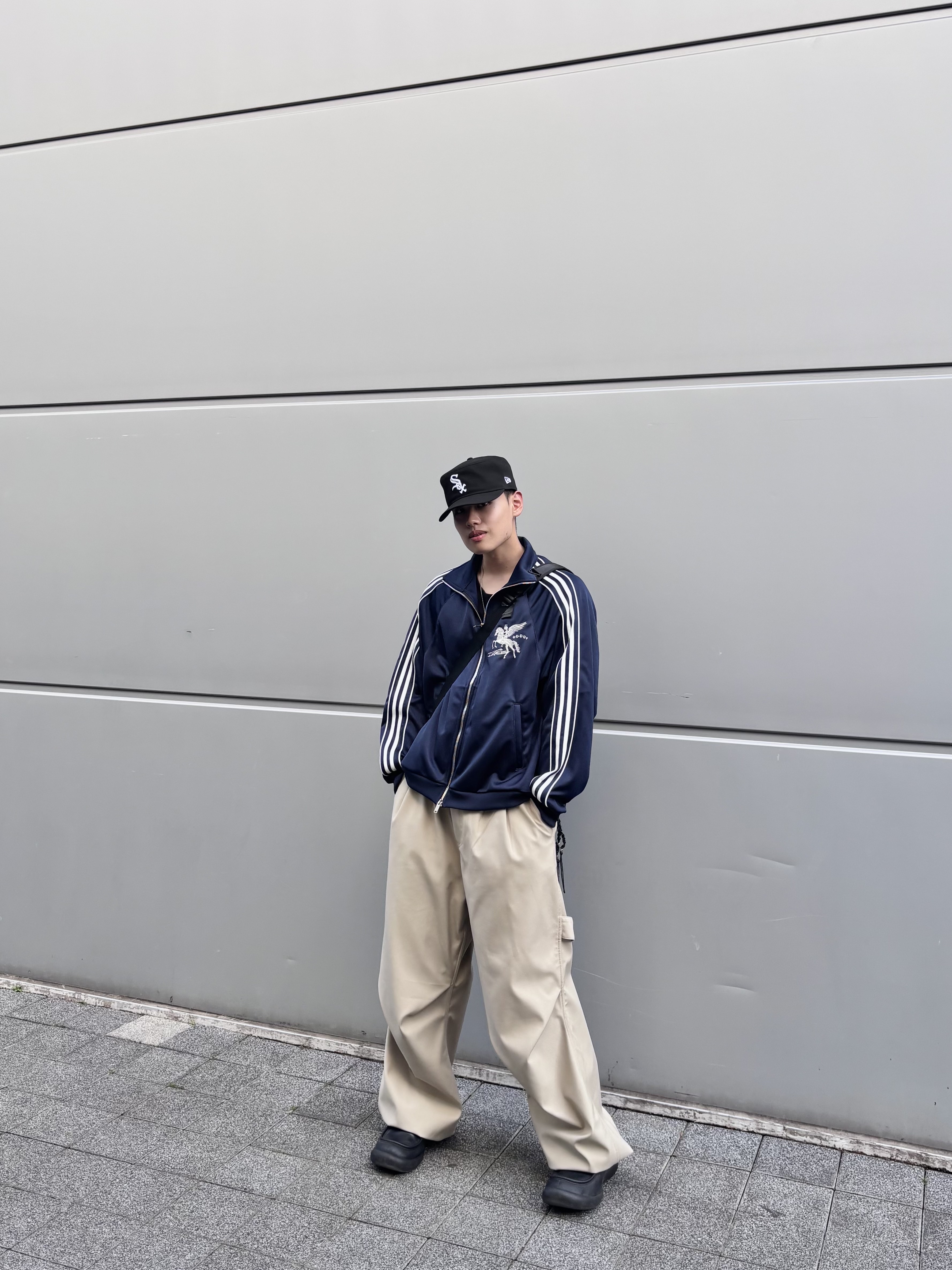 [트리플적립] PACOSPLY Falling Angel Sports Jacket Navy, [예약 배송] Kamien x KOIN SEOUL 247 All Day Slacks Beige 착용 스타일 - 6