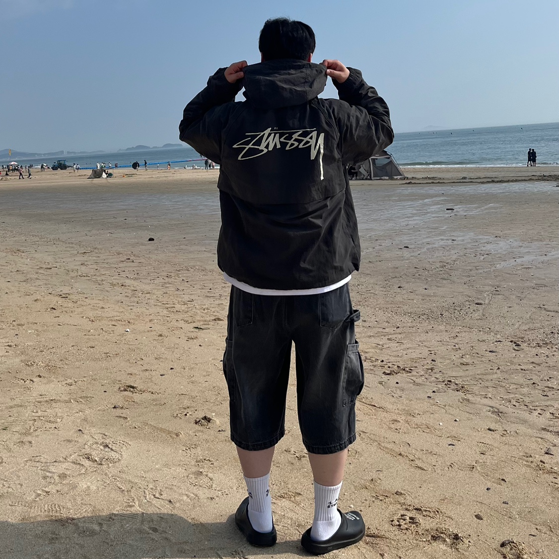 Stussy Wave Dye Beach Shell Jacket Black 착용 스타일 - 2