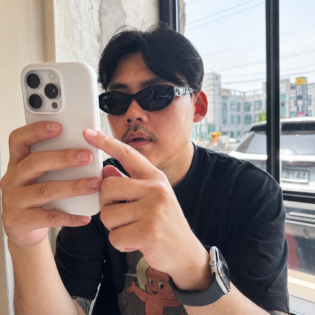 Prada Symbole Sunglasses Slate Gray Lenses Alternative fit 착용 스타일