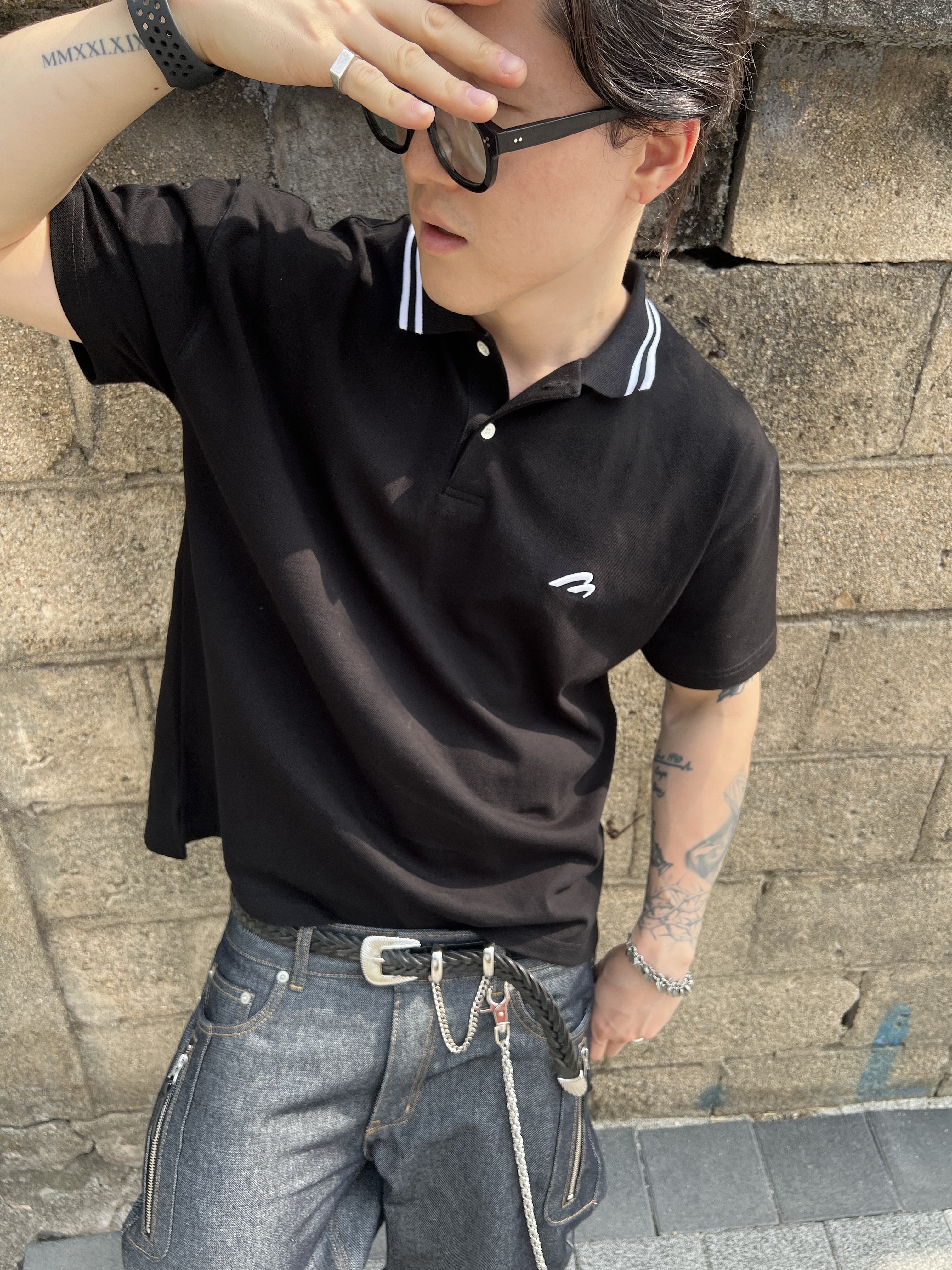 MJD Wave Logo Polo Black, MJD Low-Rise Dual Zip Denim Indigo 착용 스타일 - 3
