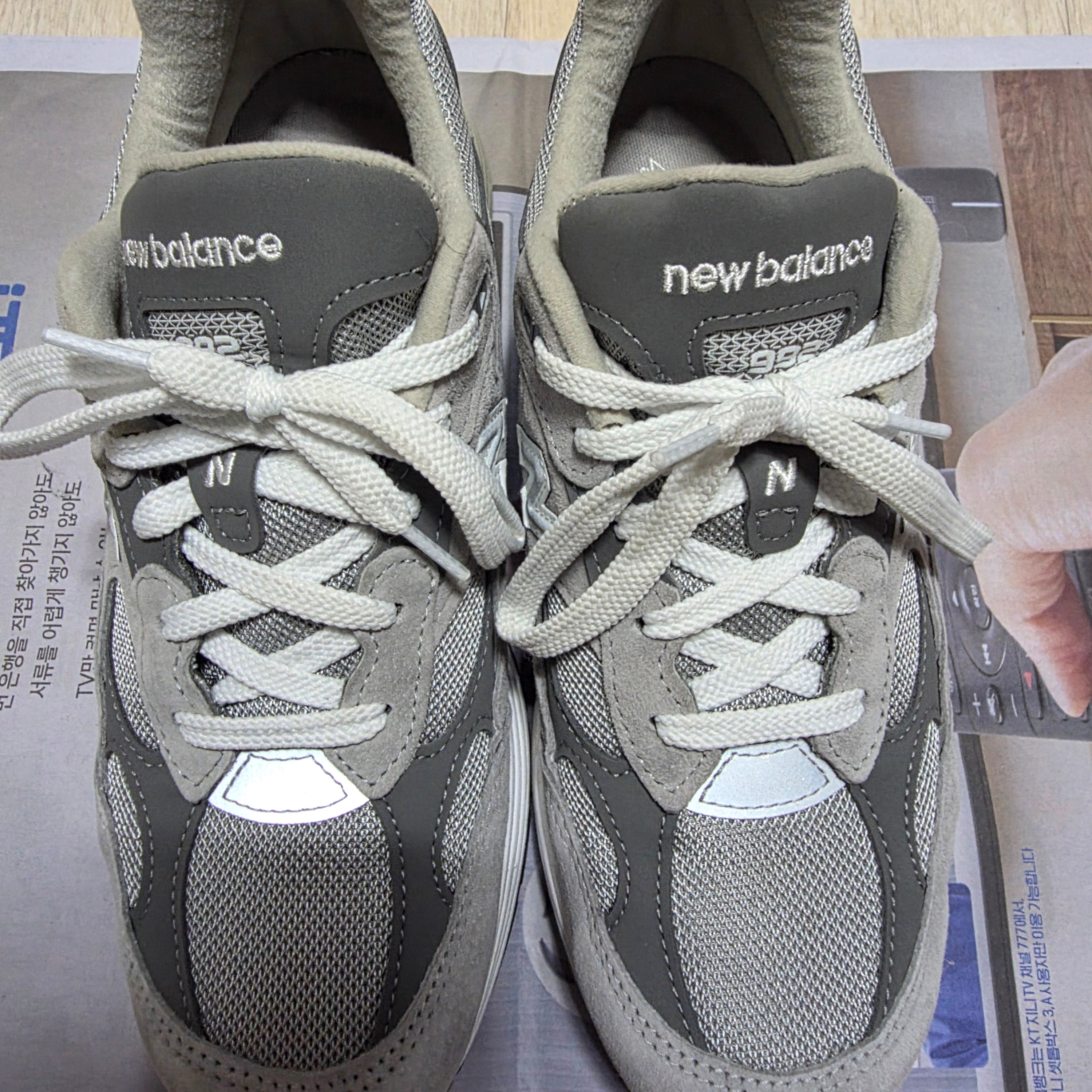 New Balance 992 Made in USA Core Grey Silver Metallic 착용 스타일