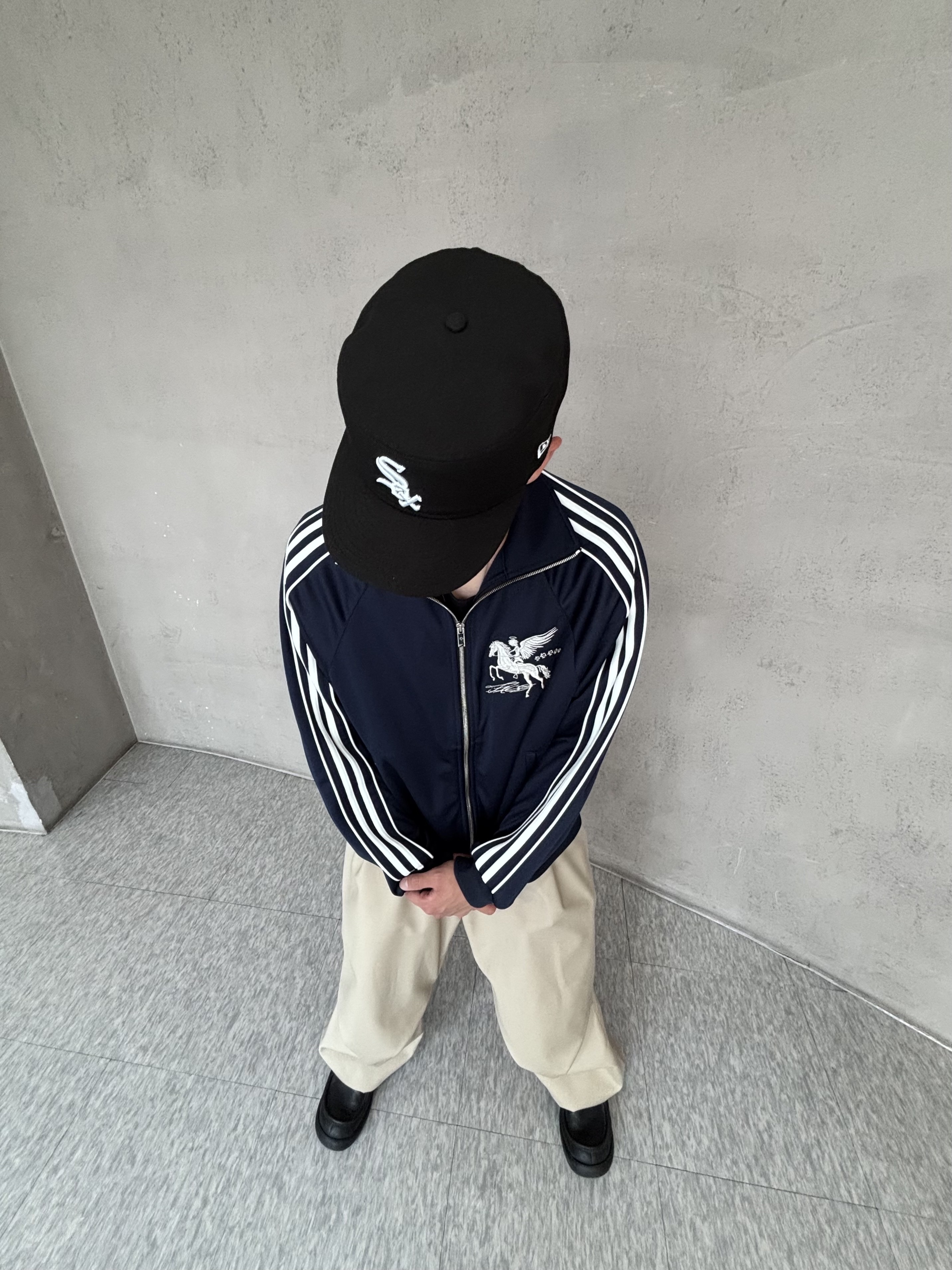 [트리플적립] PACOSPLY Falling Angel Sports Jacket Navy, [예약 배송] Kamien x KOIN SEOUL 247 All Day Slacks Beige 착용 스타일 - 5