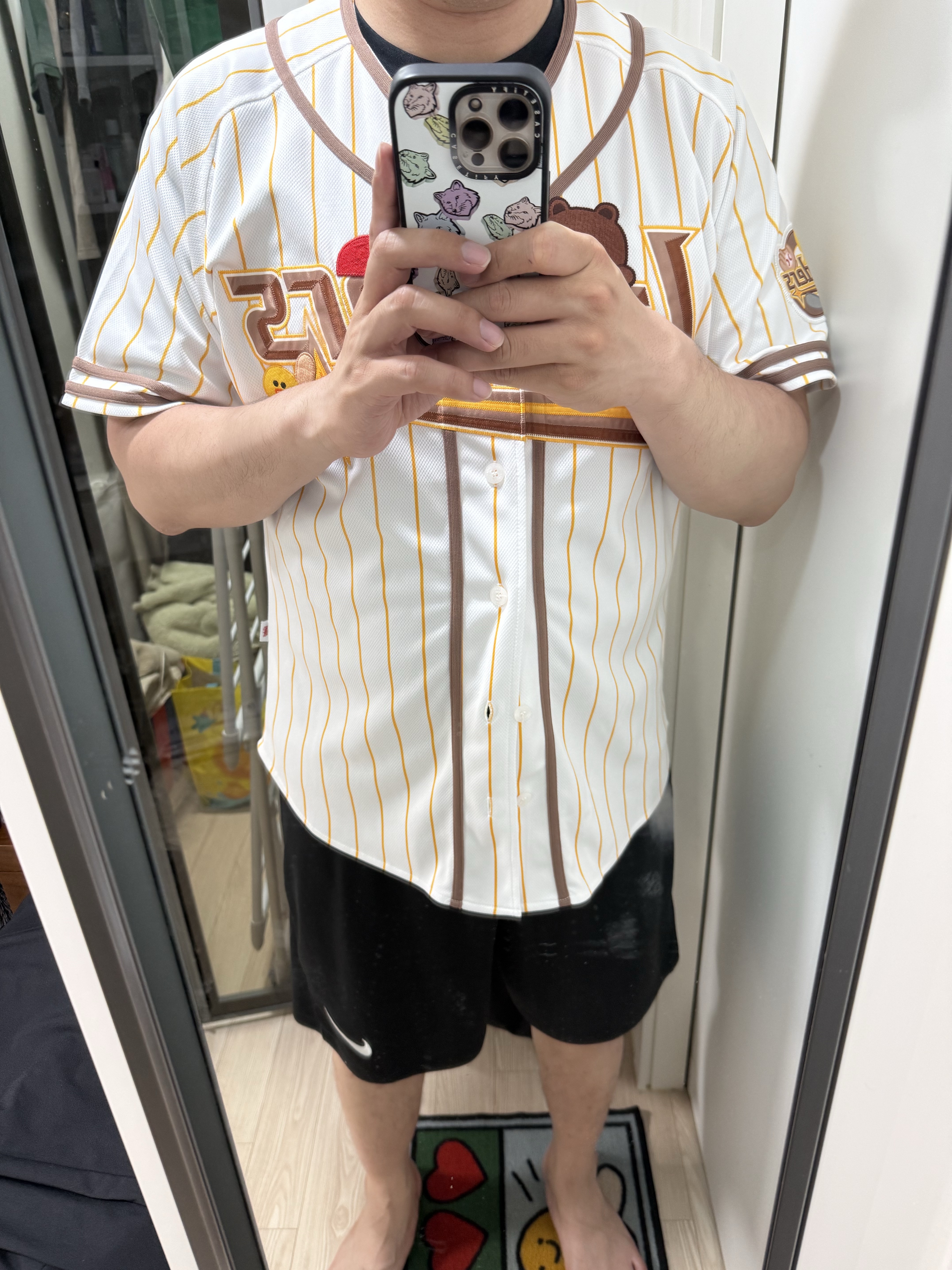 SSG Landers x Line Friends Uniform Brown (Non Marking Ver.) 착용 스타일