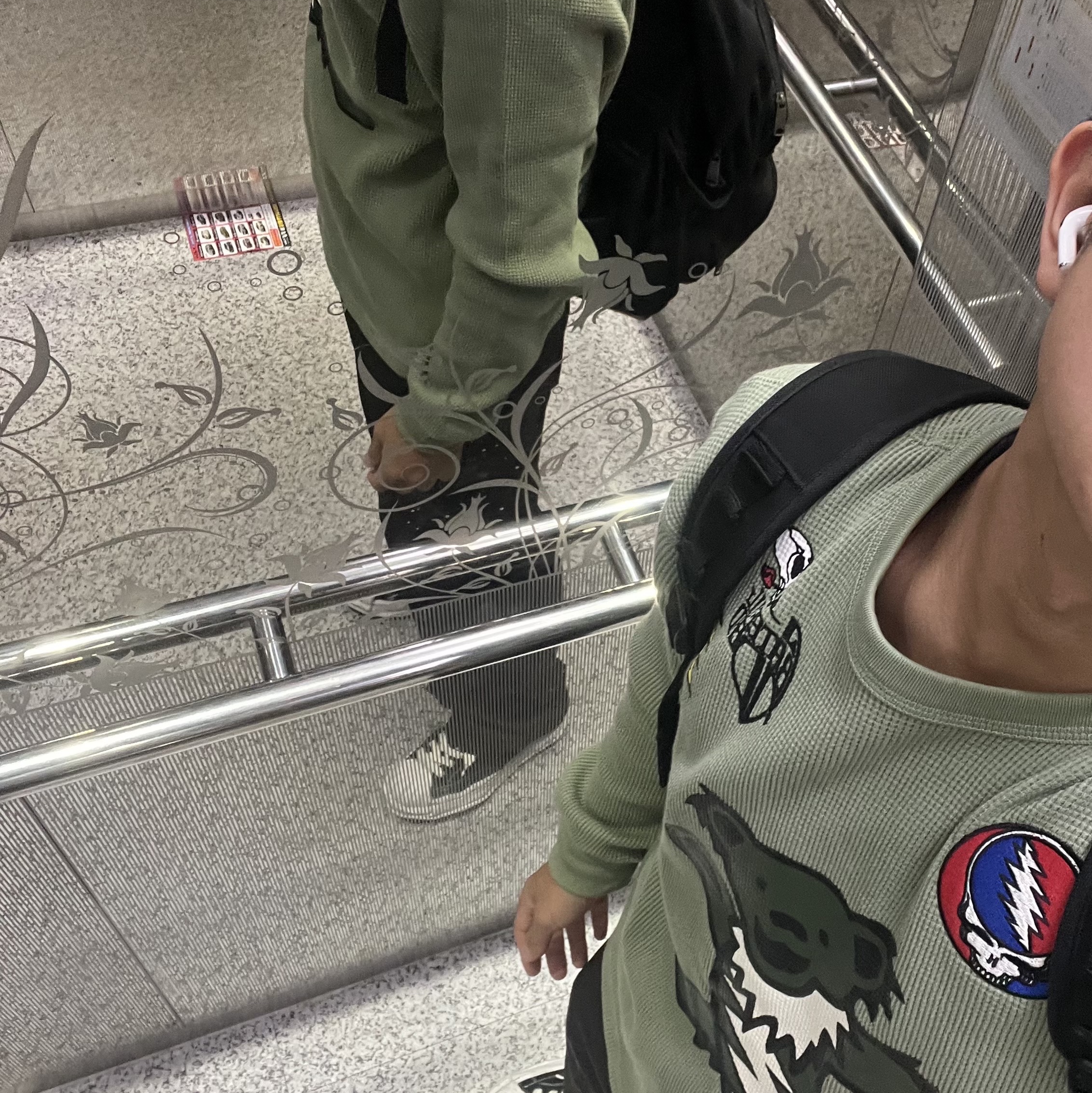 Maison Mihara Yasuhiro Blakey OG Sole Canvas Low-top Sneakers Black White, Thisisneverthat x Grateful Dead Peace Bears Waffle LS Top Light Green 착용 스타일