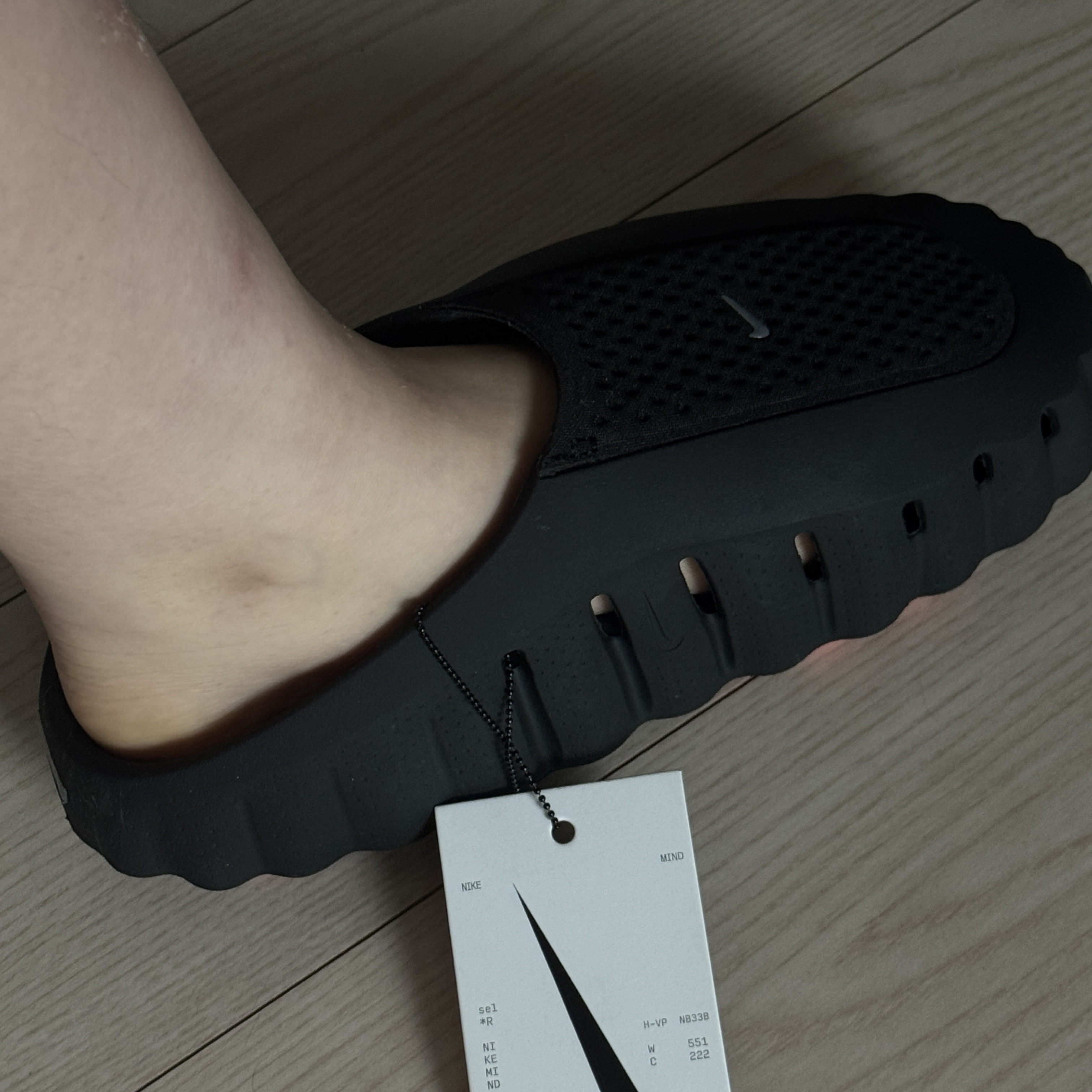 Nike Mind 001 Black Chrome 착용 스타일 - 2