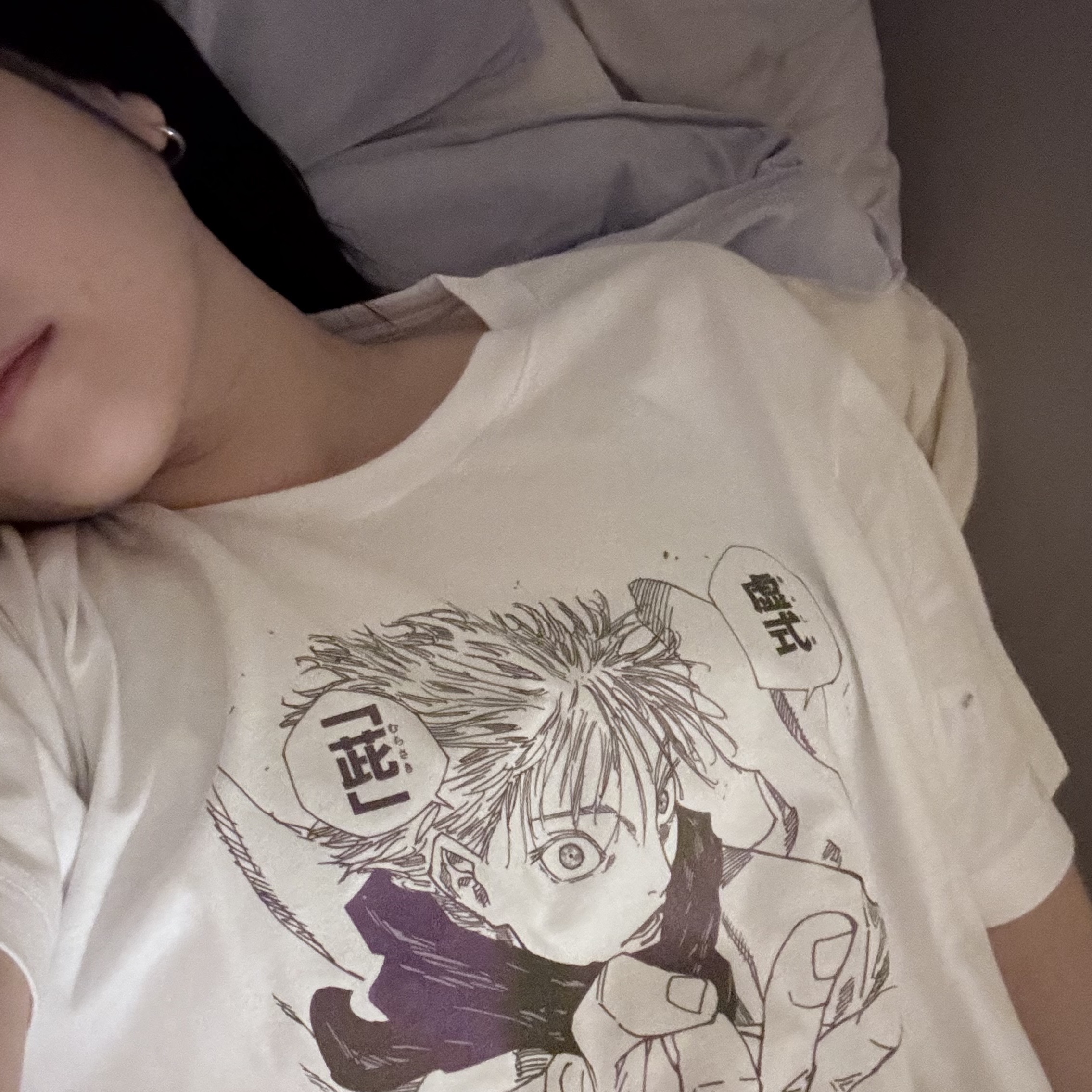 Uniqlo UT Shueisha 100th Anniversary Jujutsu Kaisen T-Shirt White 착용 스타일