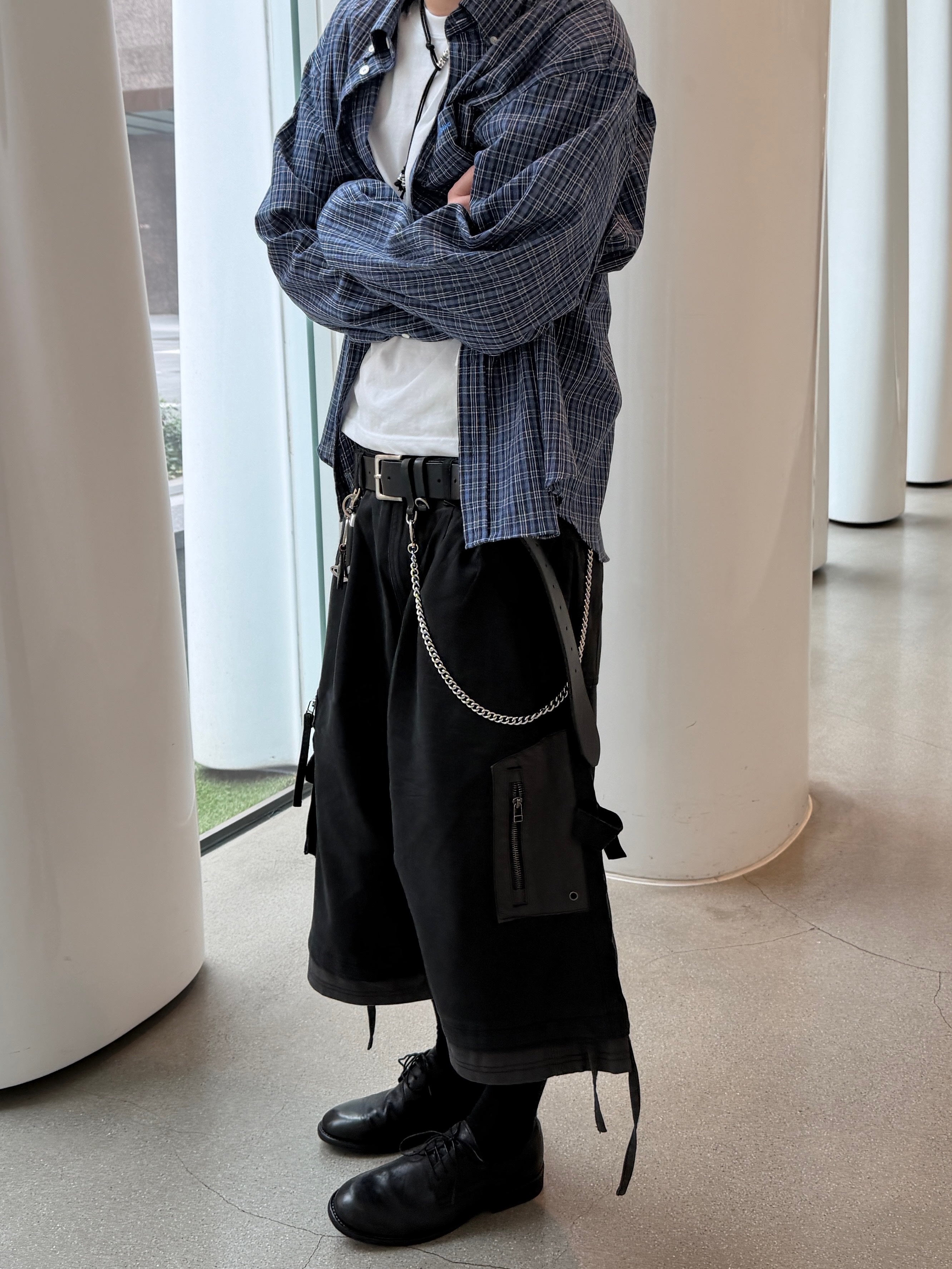 ETCE Layered Cargo Bermuda Shorts Black 착용 스타일 - 8