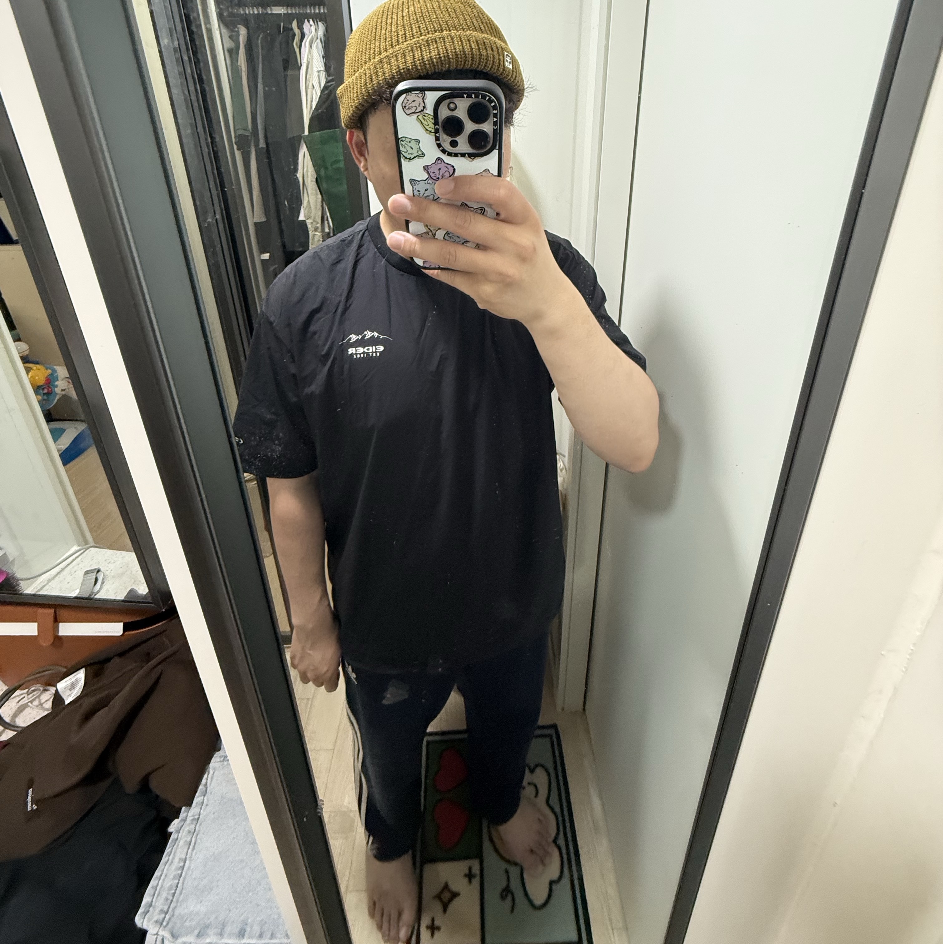 Obey Micro Beanie Rabbit Paw 착용 스타일