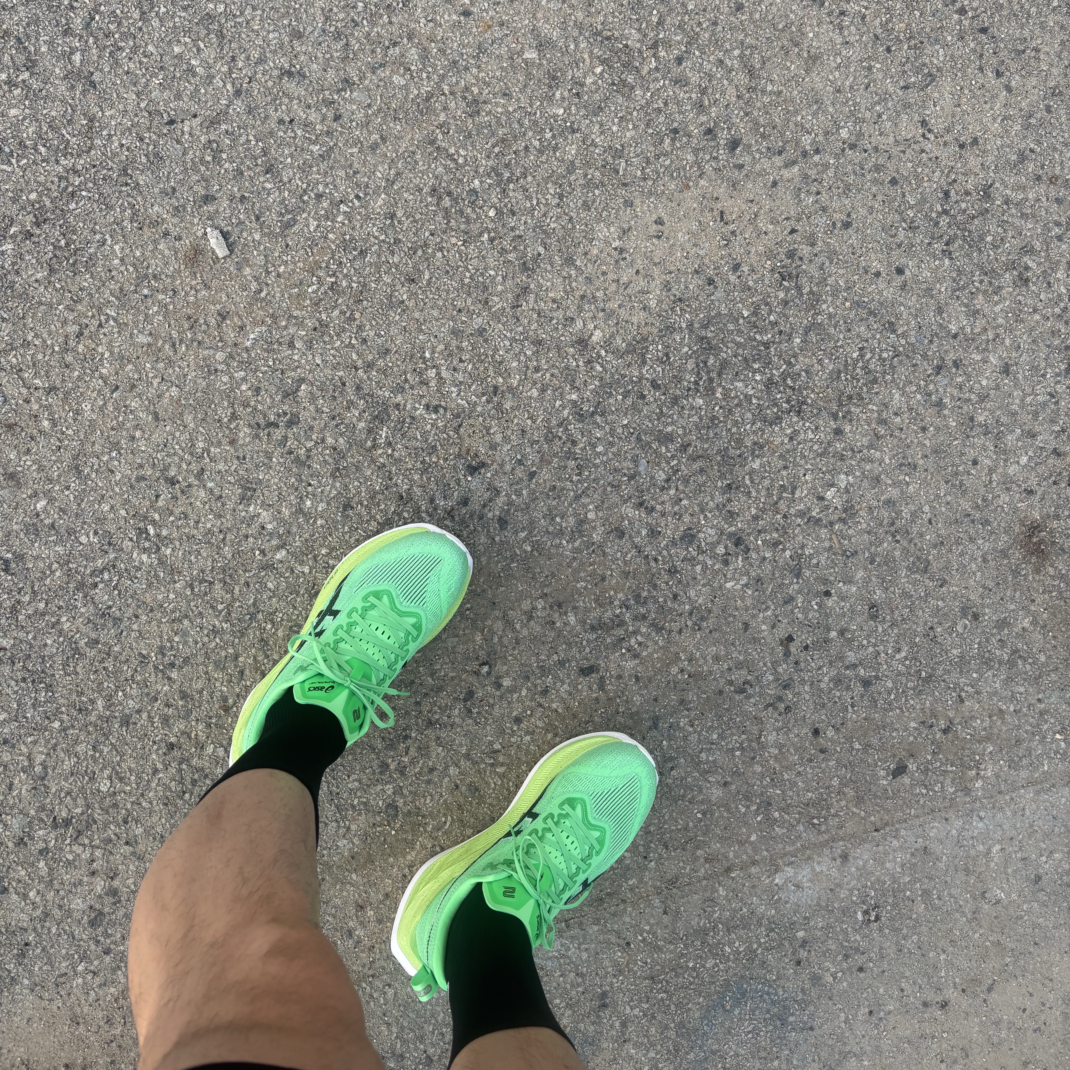 Asics Superblast 2 Ekiden Vital Green Black 착용 스타일